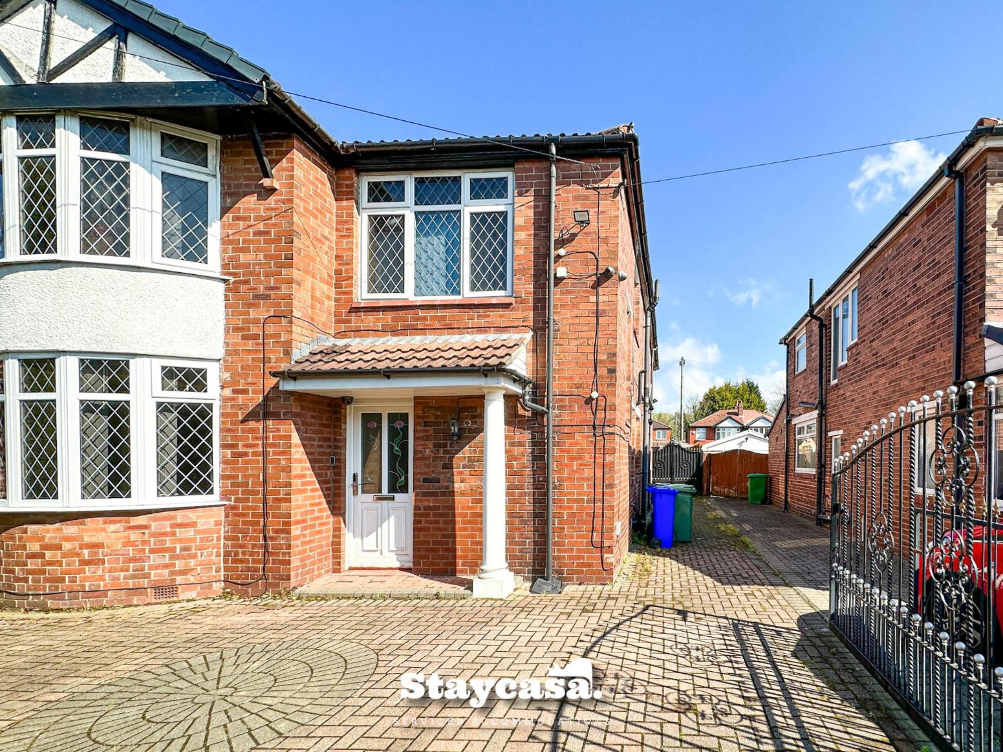 Beautiful Detached - Jacuzzi Bath - Parking *