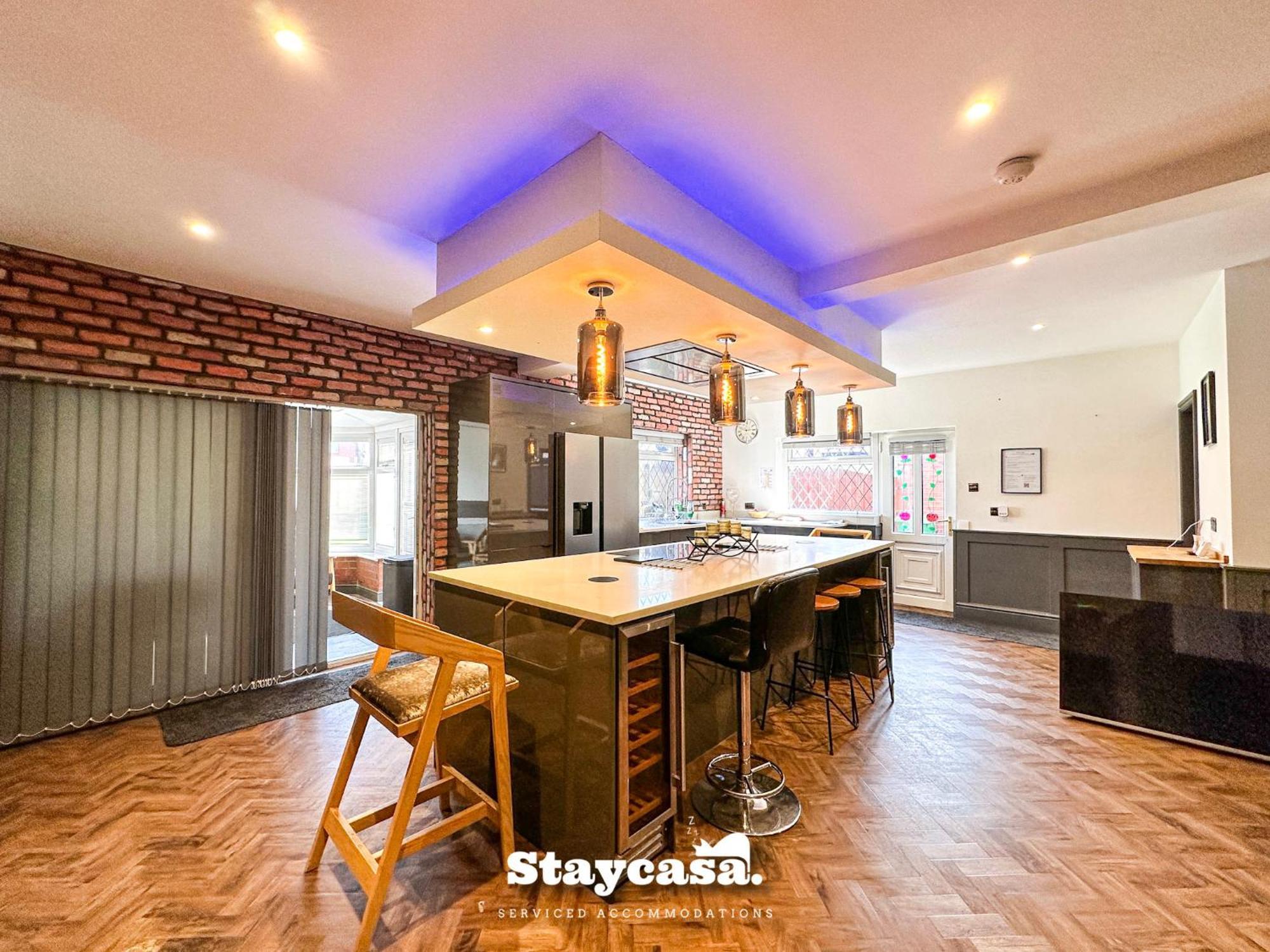Beautiful Detached - Jacuzzi Bath - Parking Vakantiehuis *
