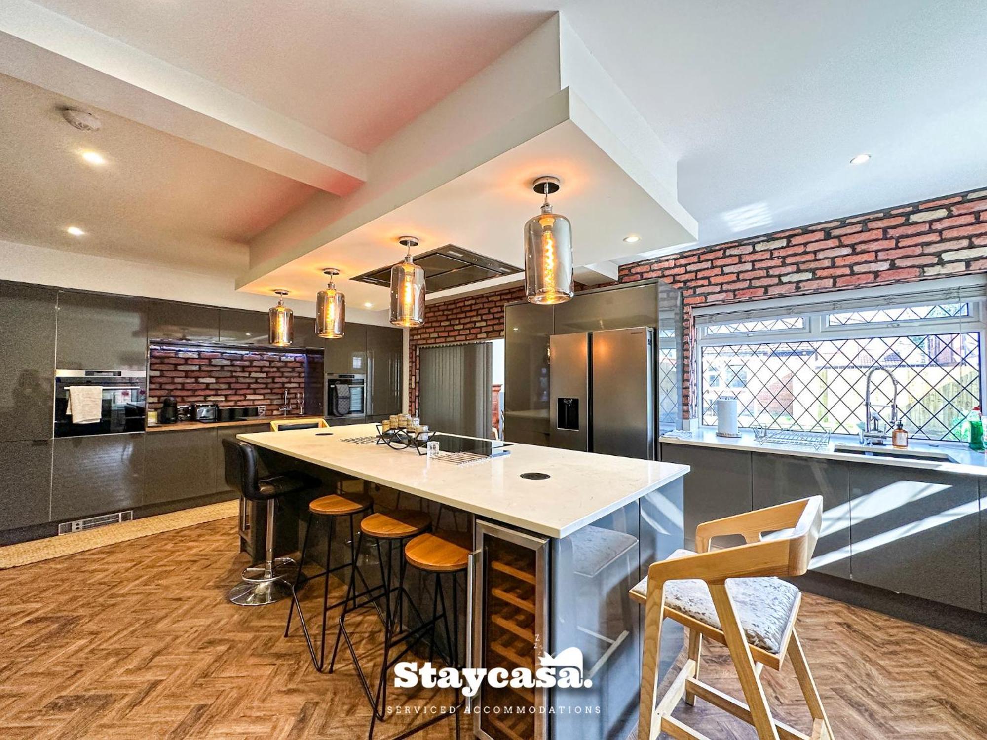Vakantiehuis Beautiful Detached - Jacuzzi Bath - Parking