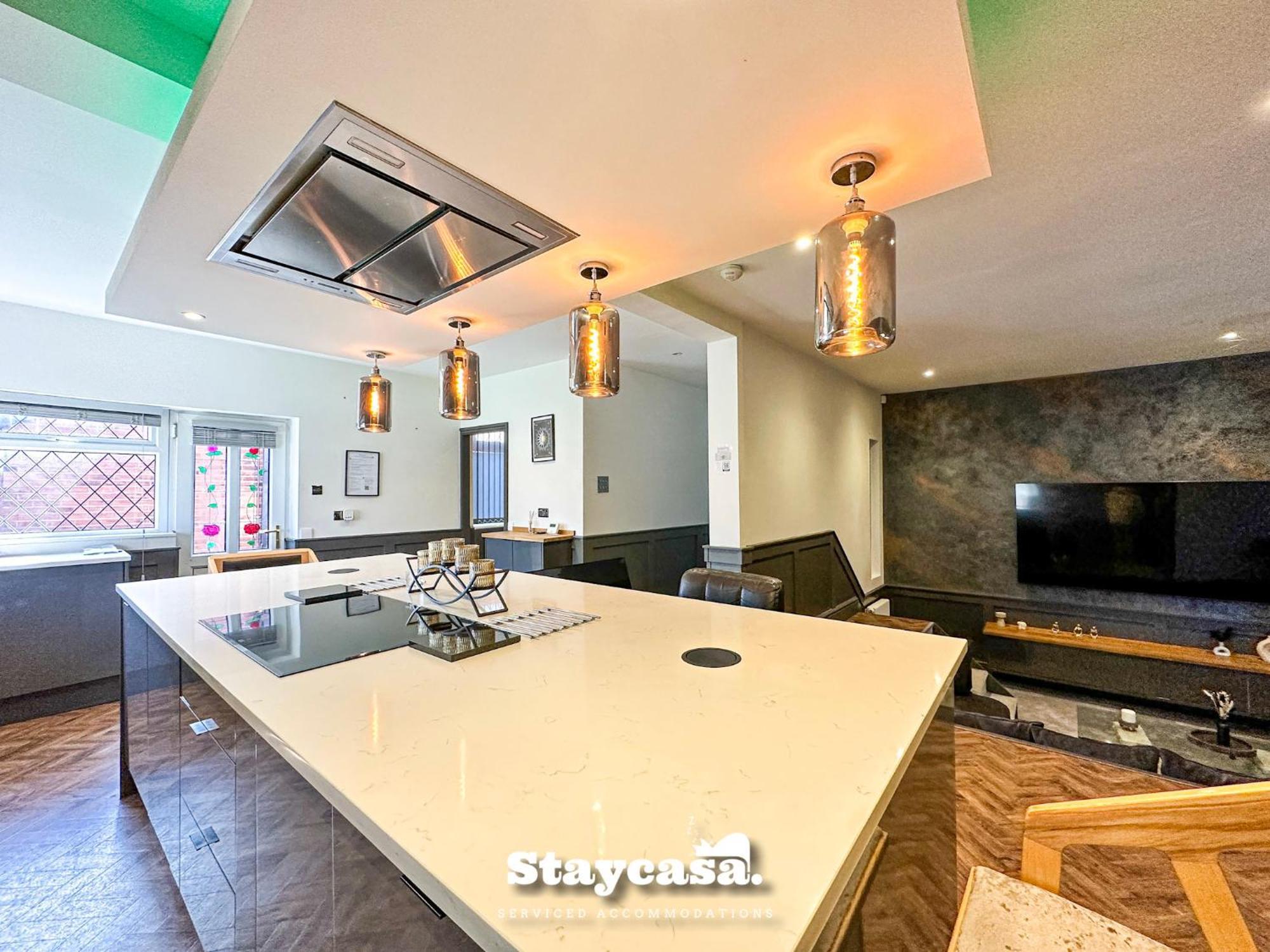 Beautiful Detached - Jacuzzi Bath - Parking *
