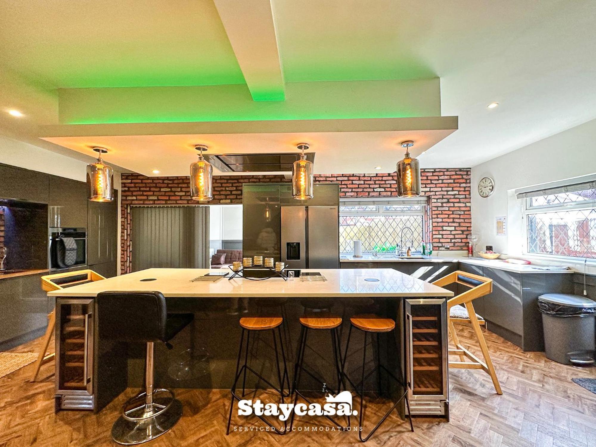 Vakantiehuis Beautiful Detached - Jacuzzi Bath - Parking Manchester