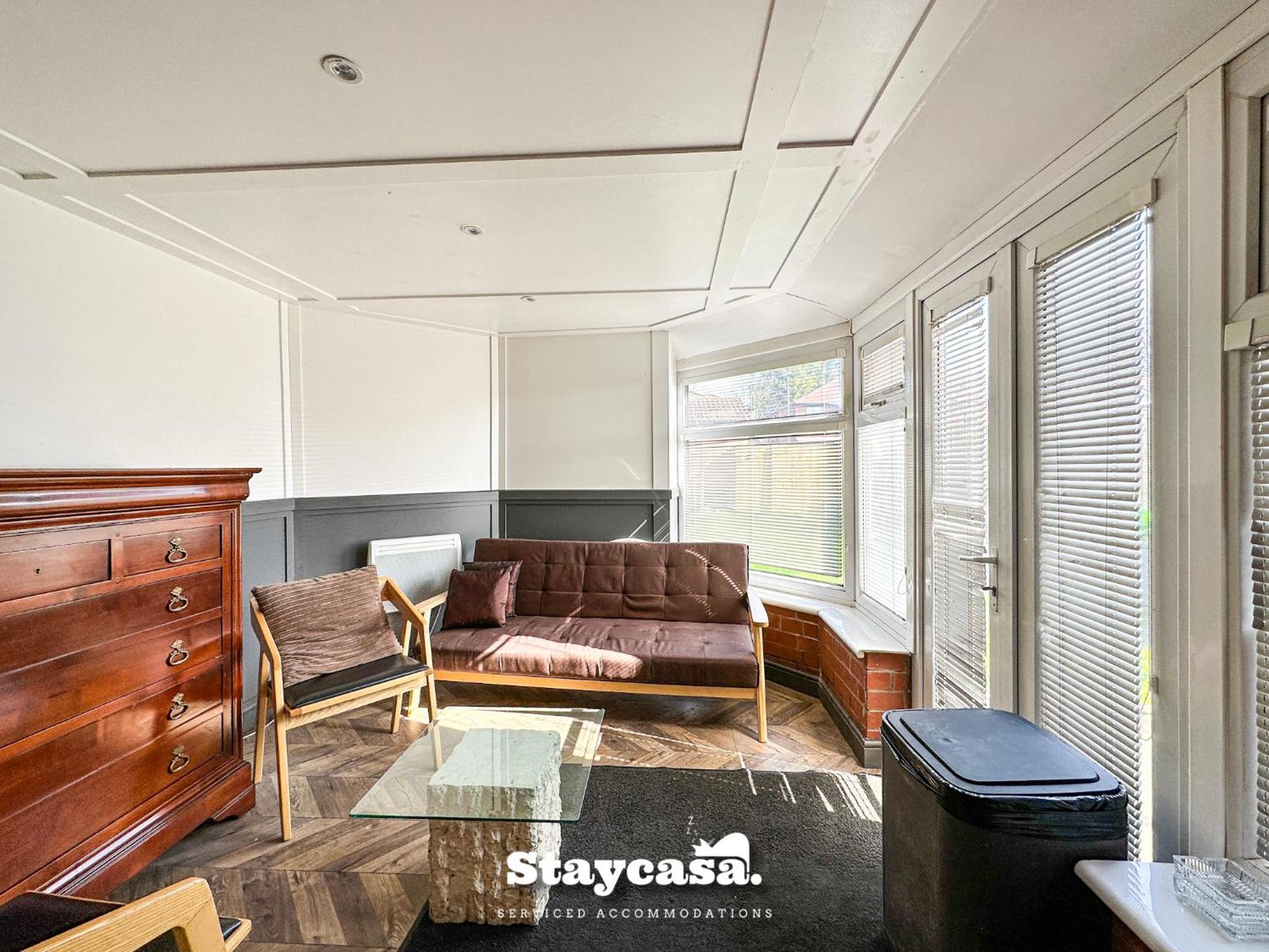Beautiful Detached - Jacuzzi Bath - Parking *