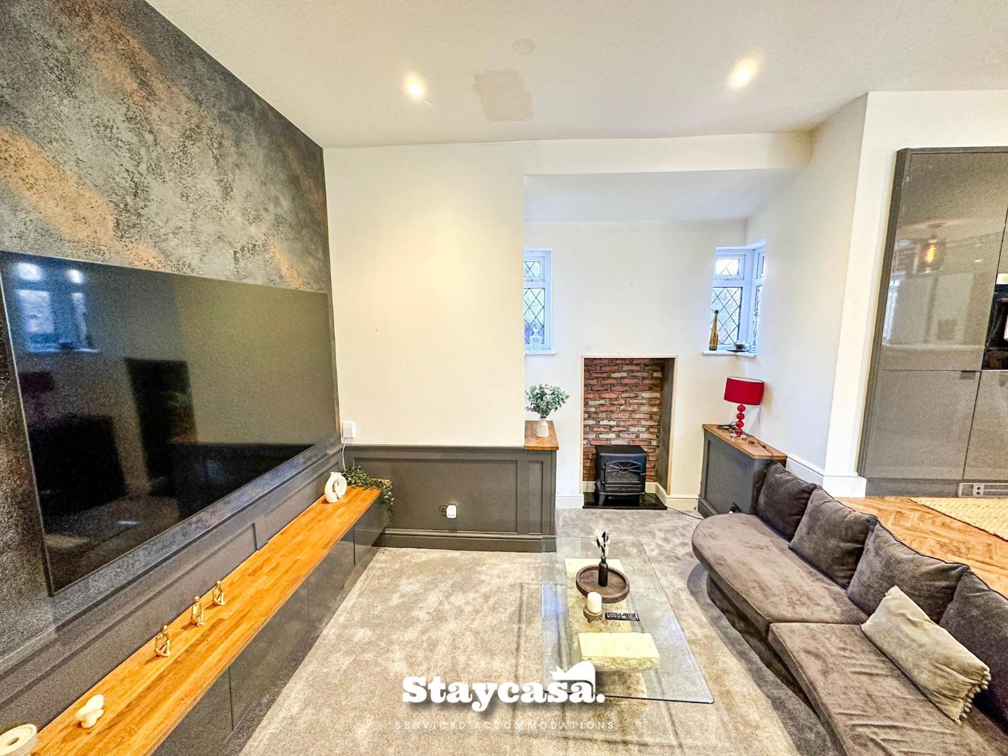 Beautiful Detached - Jacuzzi Bath - Parking *