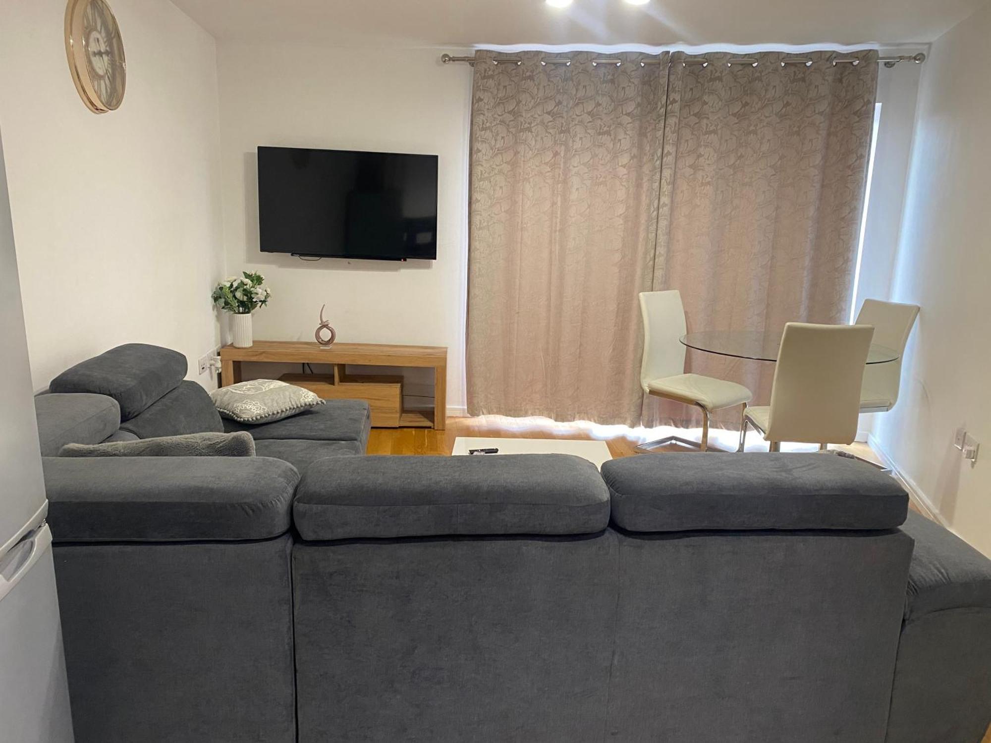Apartment Eaglet 2 Bedroom Luxury Near Etihad Staduim