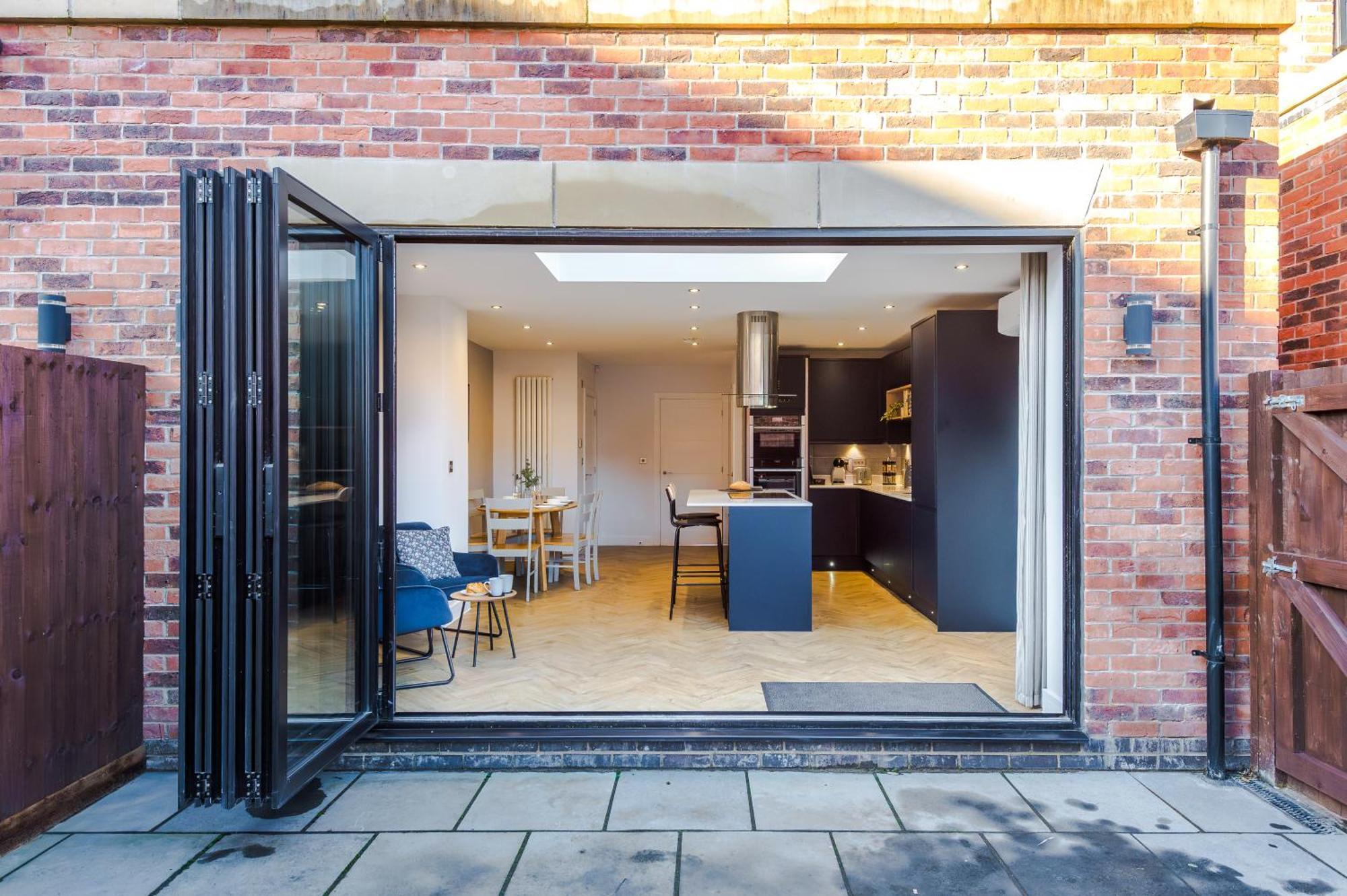 4 Bedroom Townhouse In - By Hilltop Serviced *
