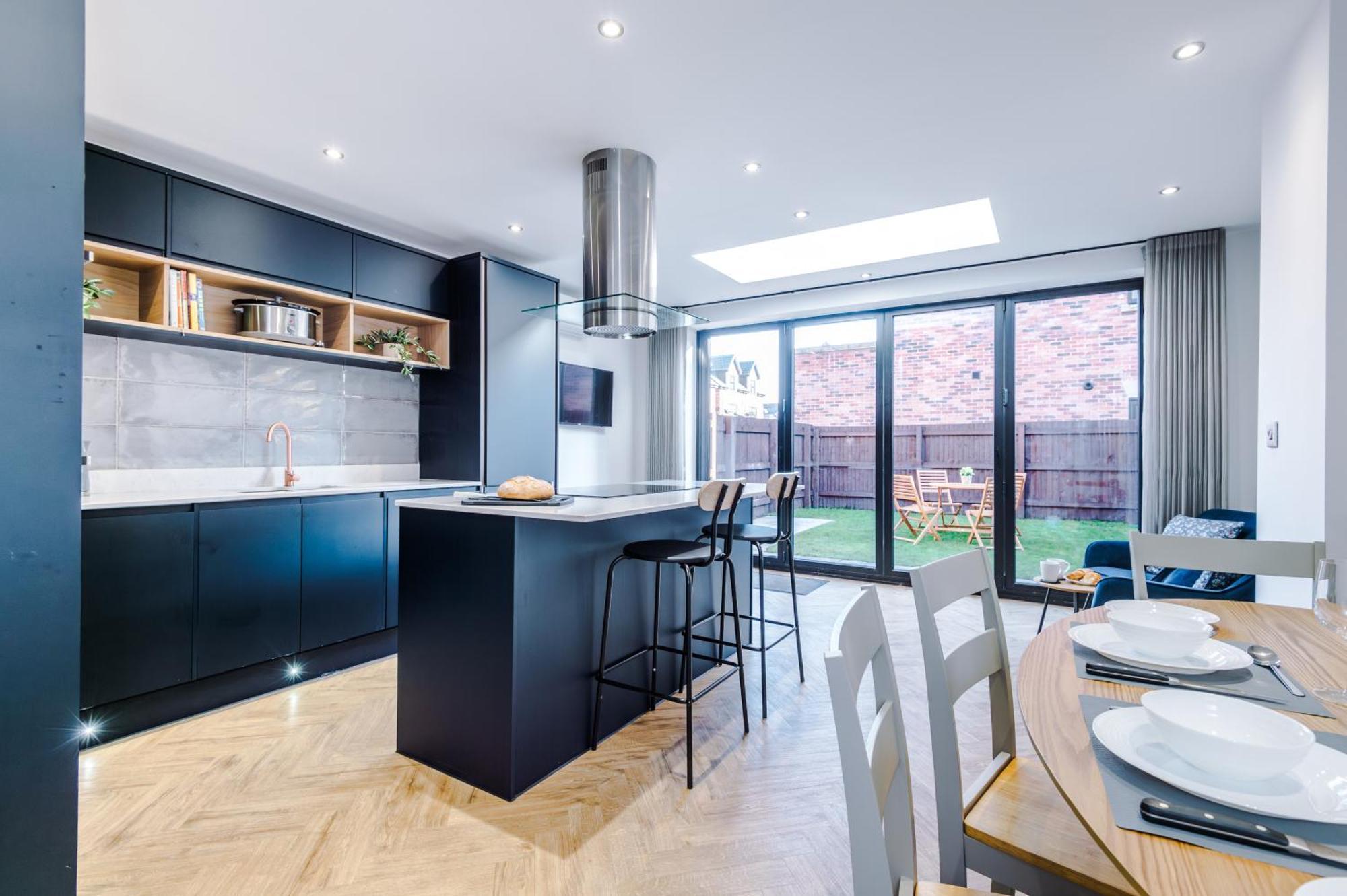 4 Bedroom Townhouse In - By Hilltop Serviced * Manchester