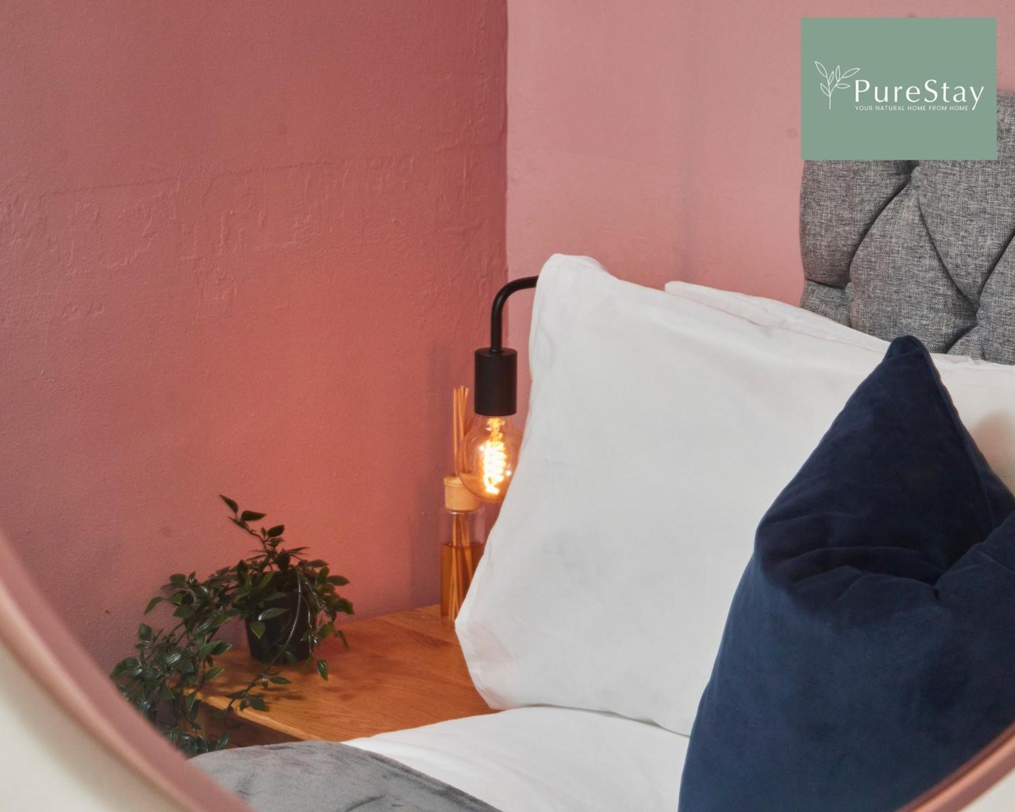 Three Bedroom House By Purestay Short Lets & Serviced With Free Parking