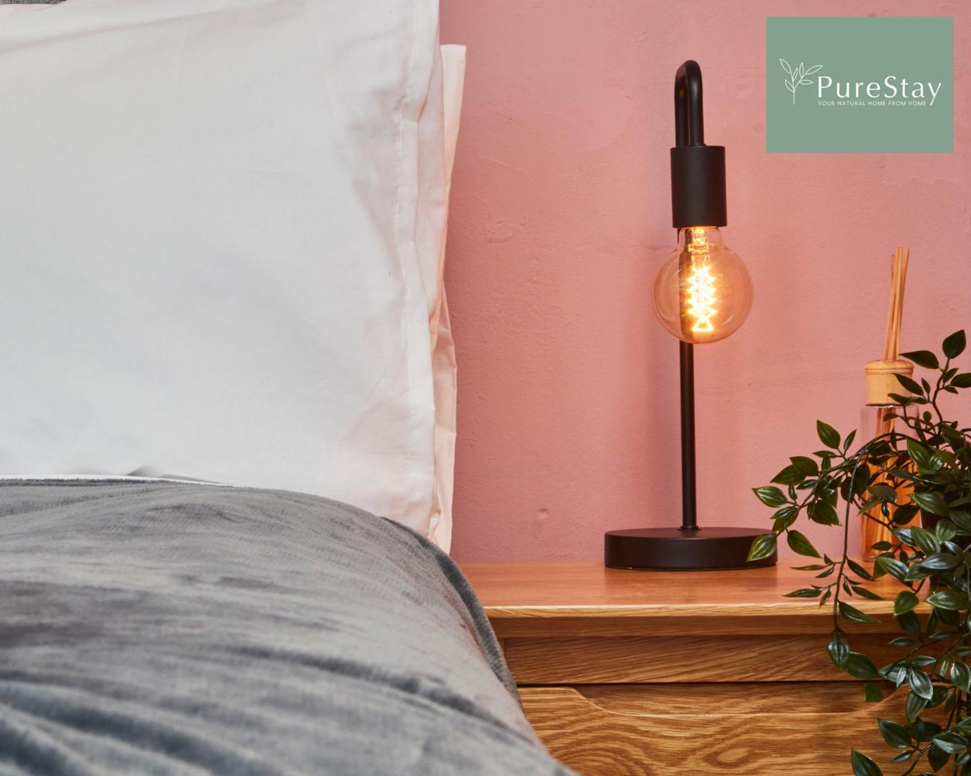 Three Bedroom House By Purestay Short Lets & Serviced With Free Parking * Manchester