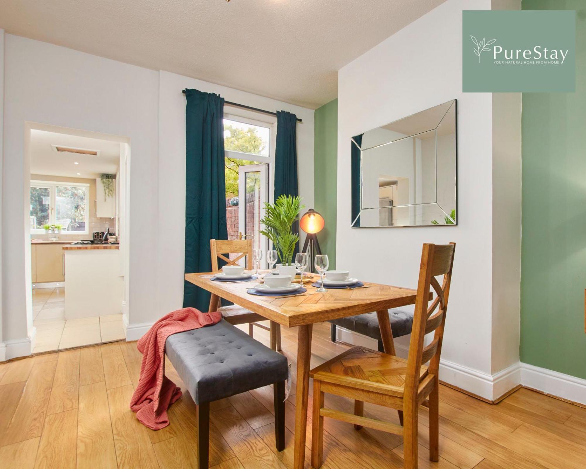 Vakantiehuis Three Bedroom House By Purestay Short Lets & Serviced With Free Parking