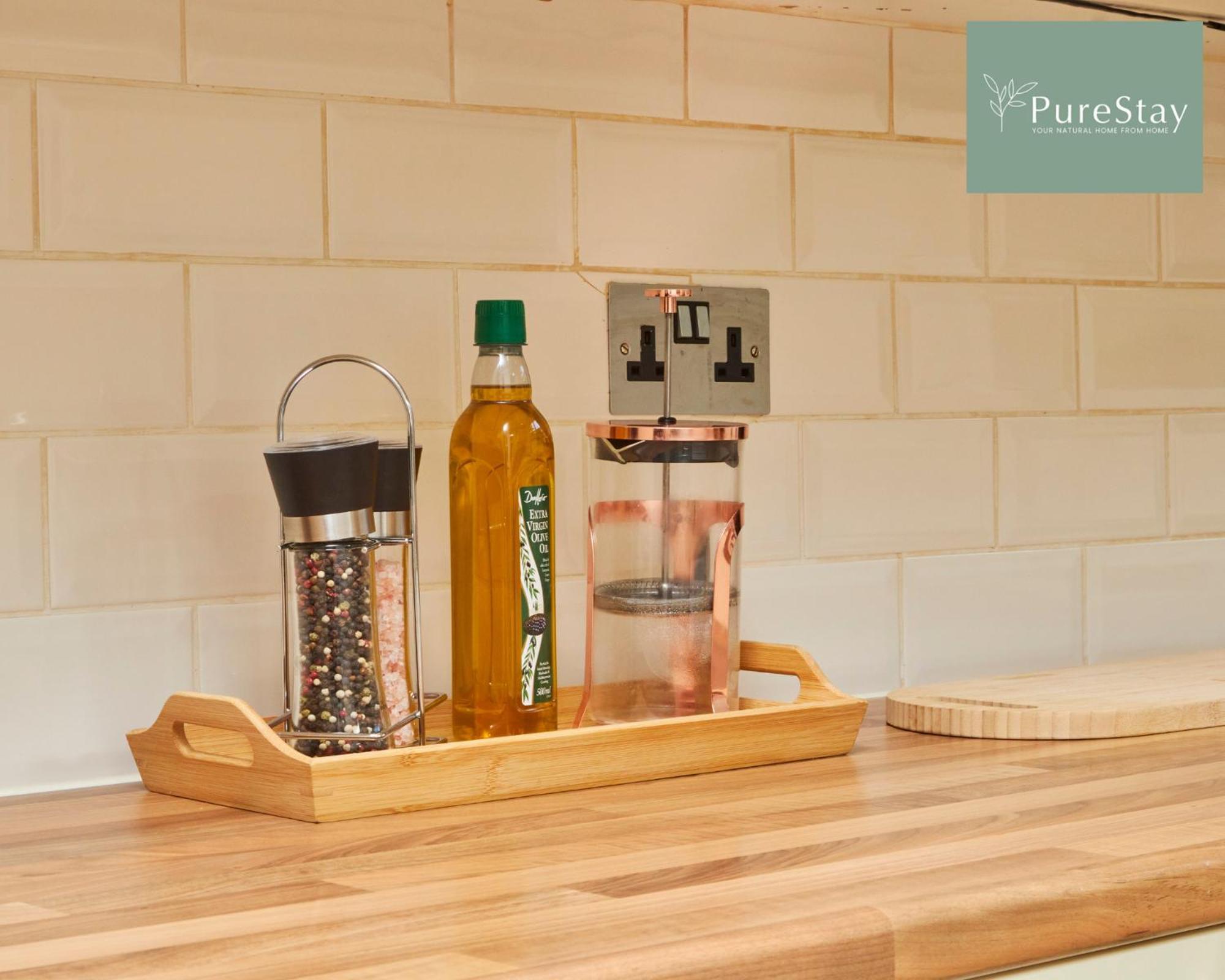Three Bedroom House By Purestay Short Lets & Serviced With Free Parking