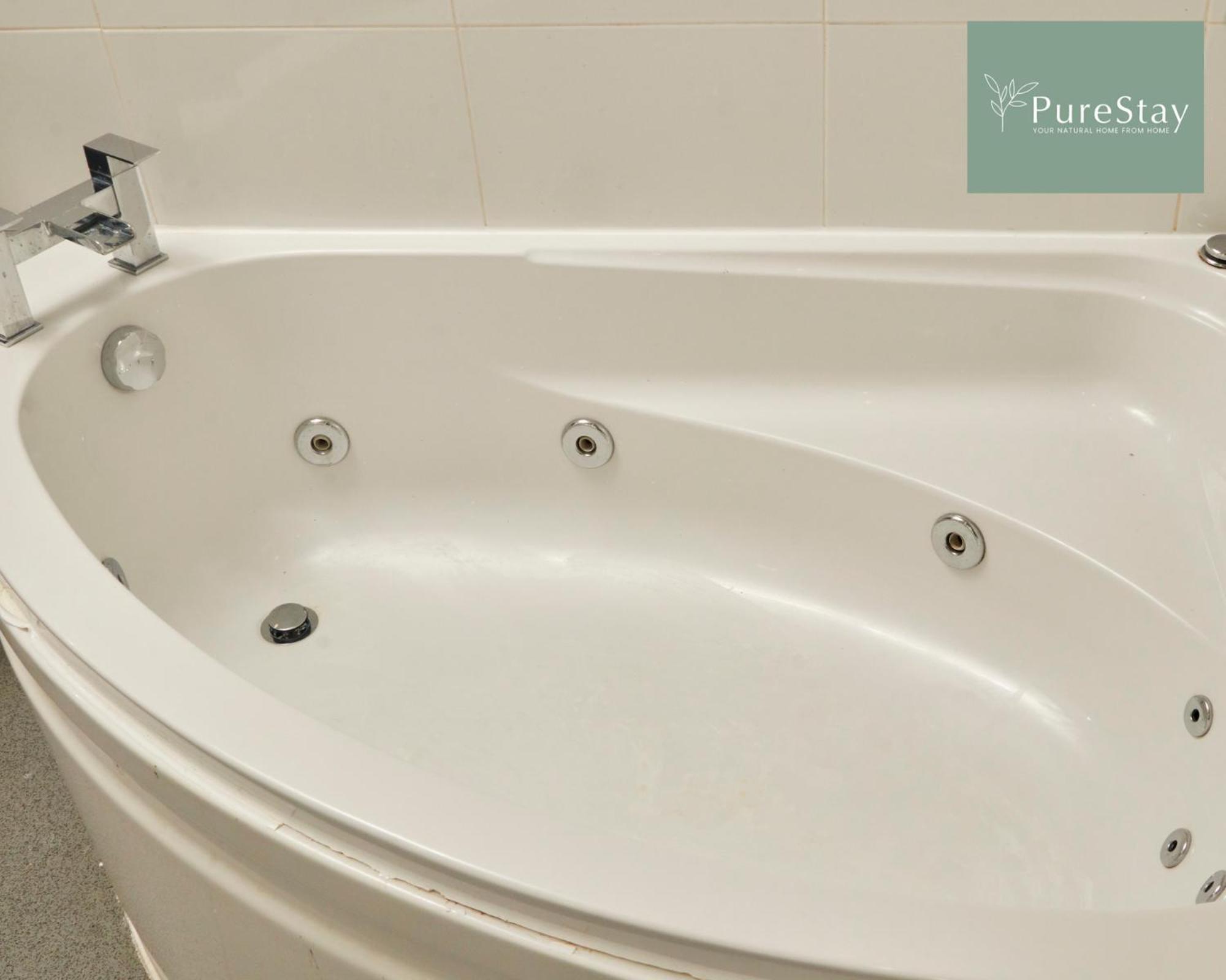 Three Bedroom House By Purestay Short Lets & Serviced With Free Parking Vakantiehuis