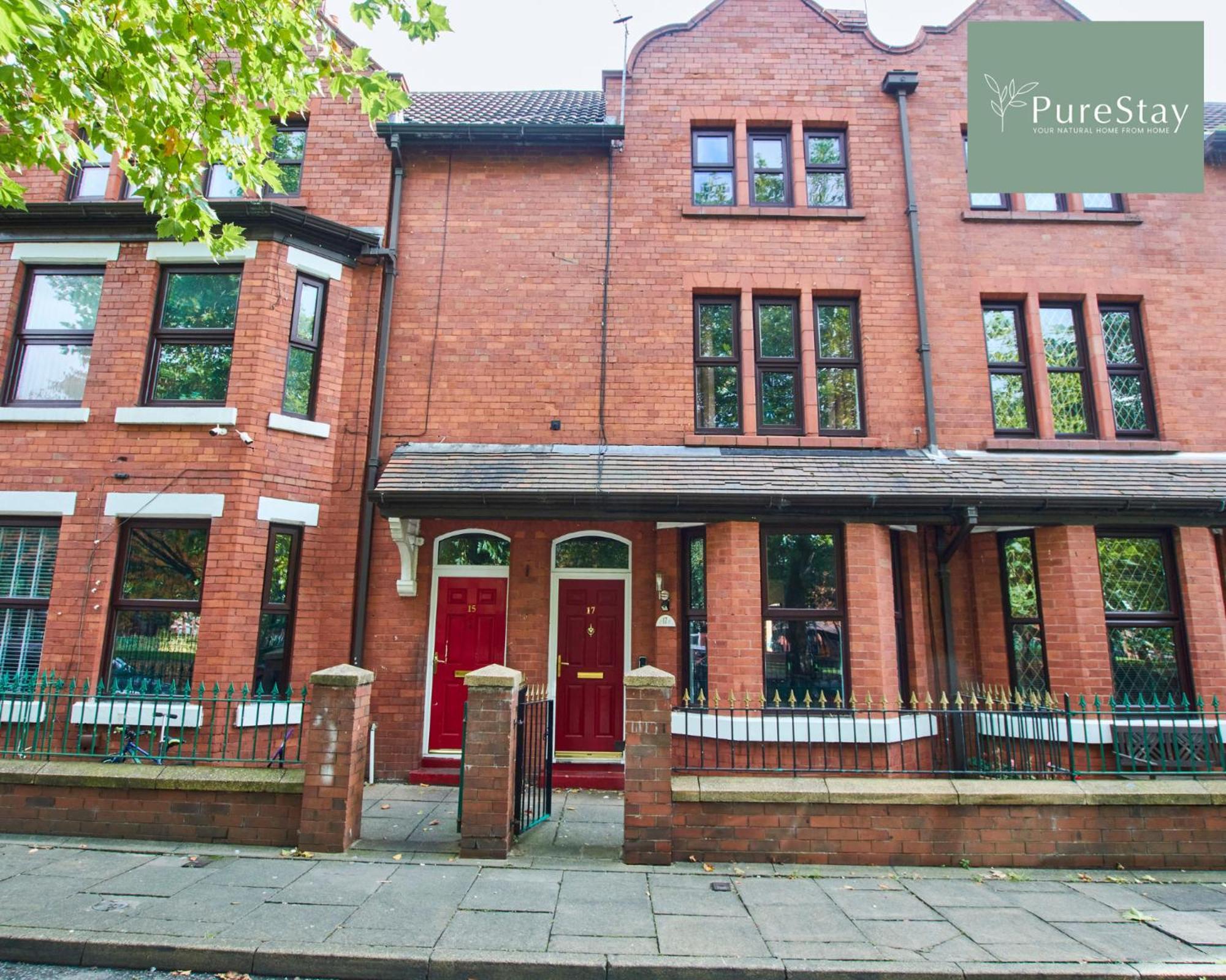 Three Bedroom House By Purestay Short Lets & Serviced With Free Parking Vakantiehuis