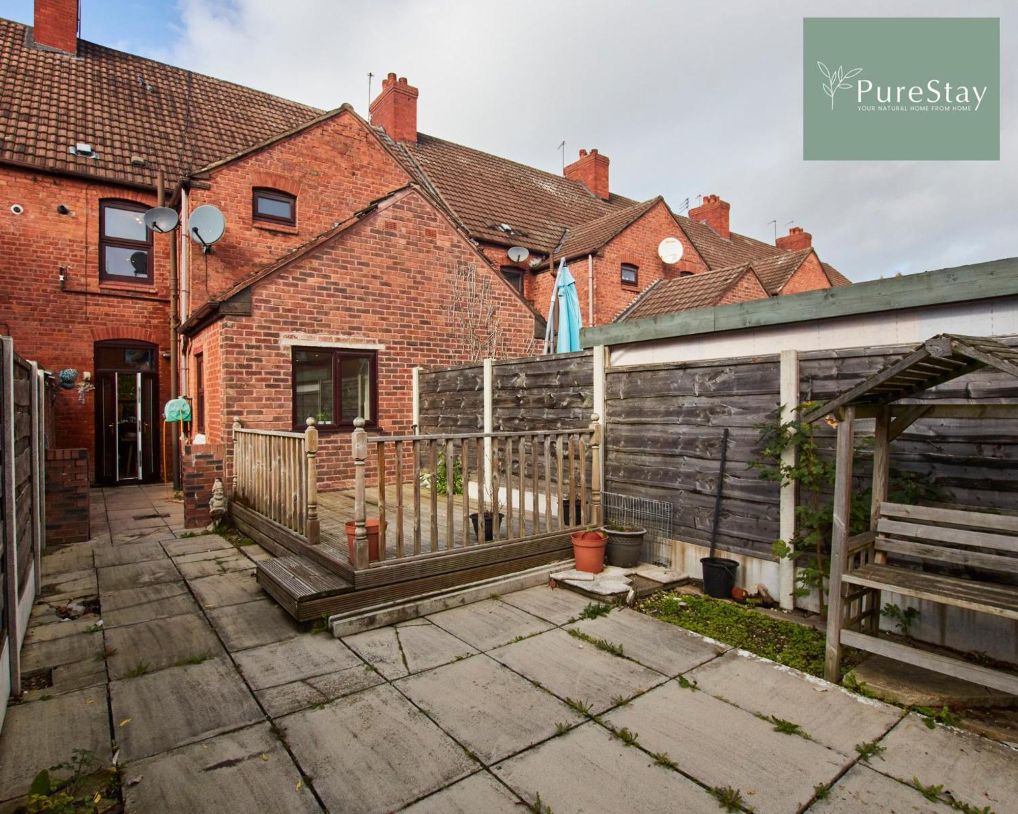 Vakantiehuis Three Bedroom House By Purestay Short Lets & Serviced With Free Parking *