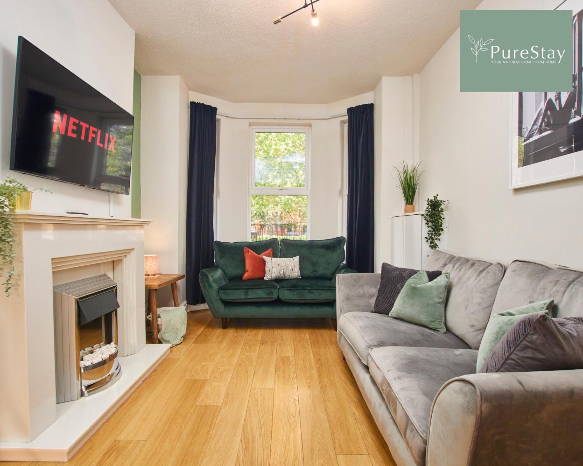Three Bedroom House By Purestay Short Lets & Serviced With Free Parking Vakantiehuis *