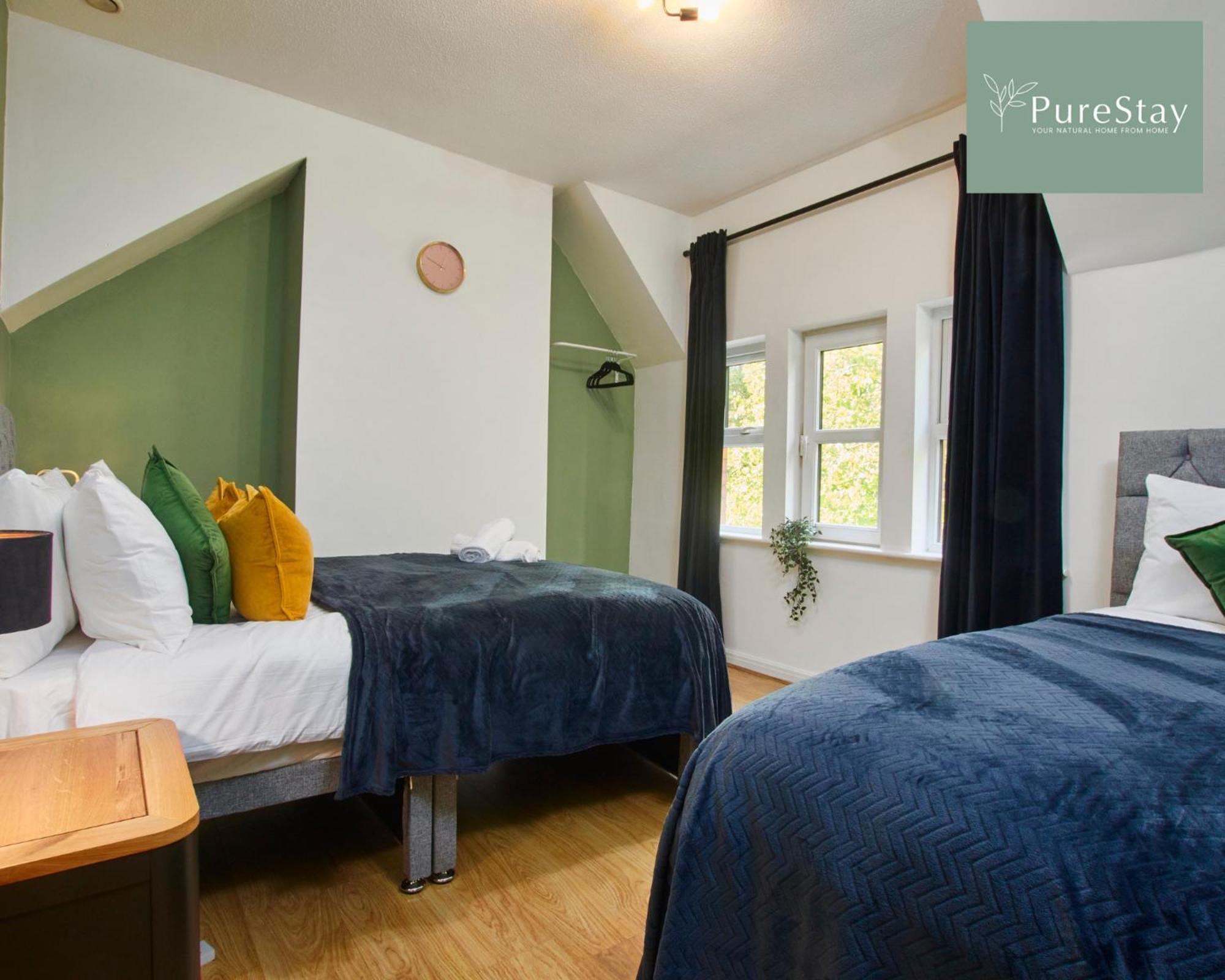 Three Bedroom House By Purestay Short Lets & Serviced With Free Parking Manchester