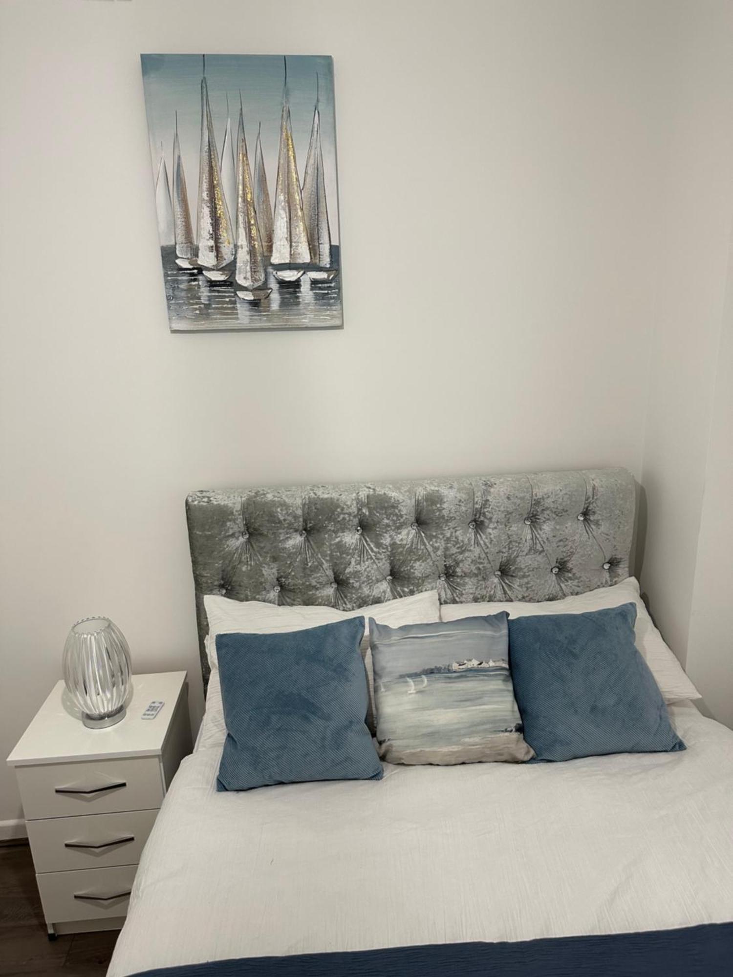 Apartment Lovely 2 Bedroom In Close To Centre And Stadium #1 *