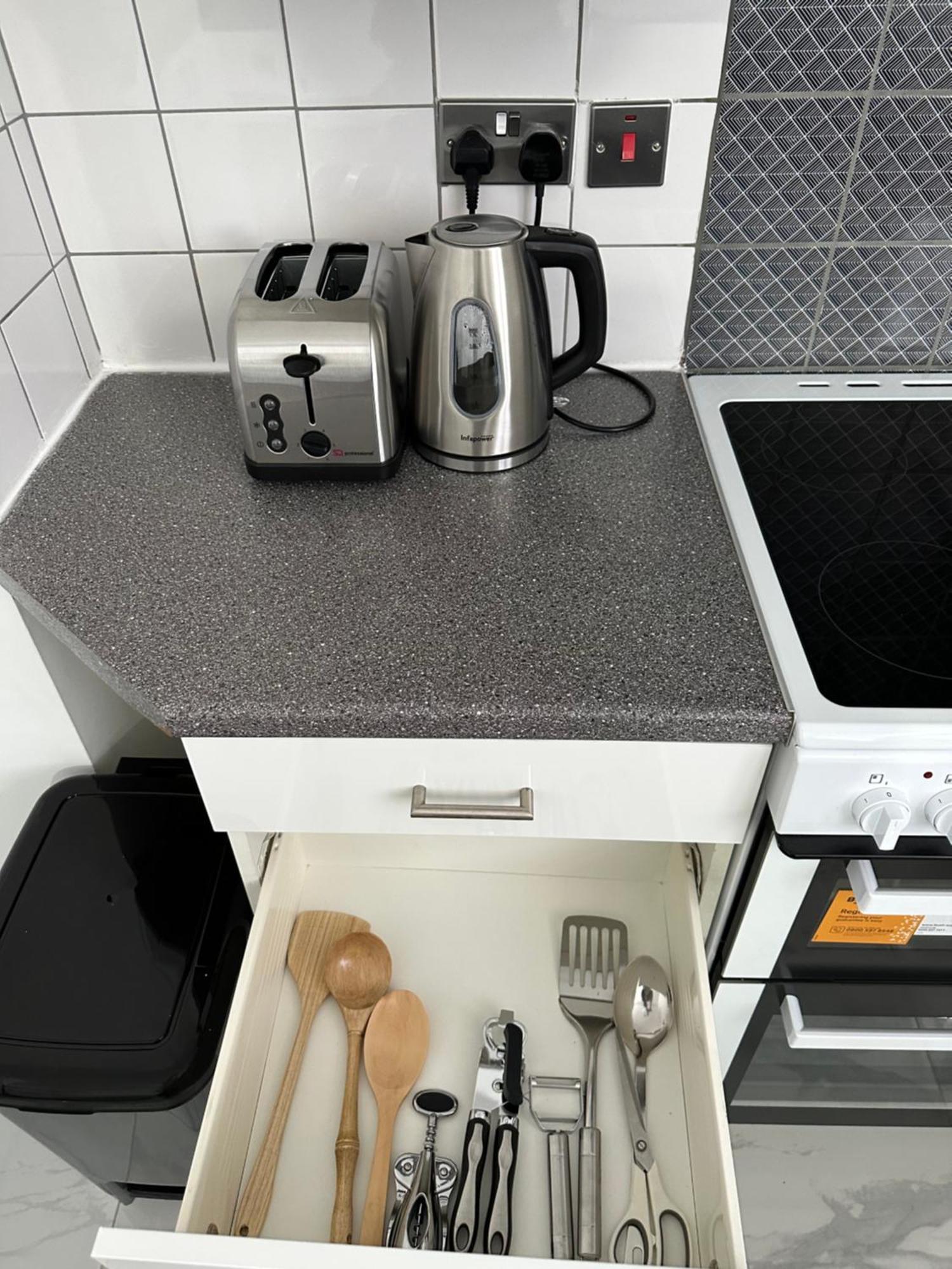 Lovely 2 Bedroom In Close To Centre And Stadium #1