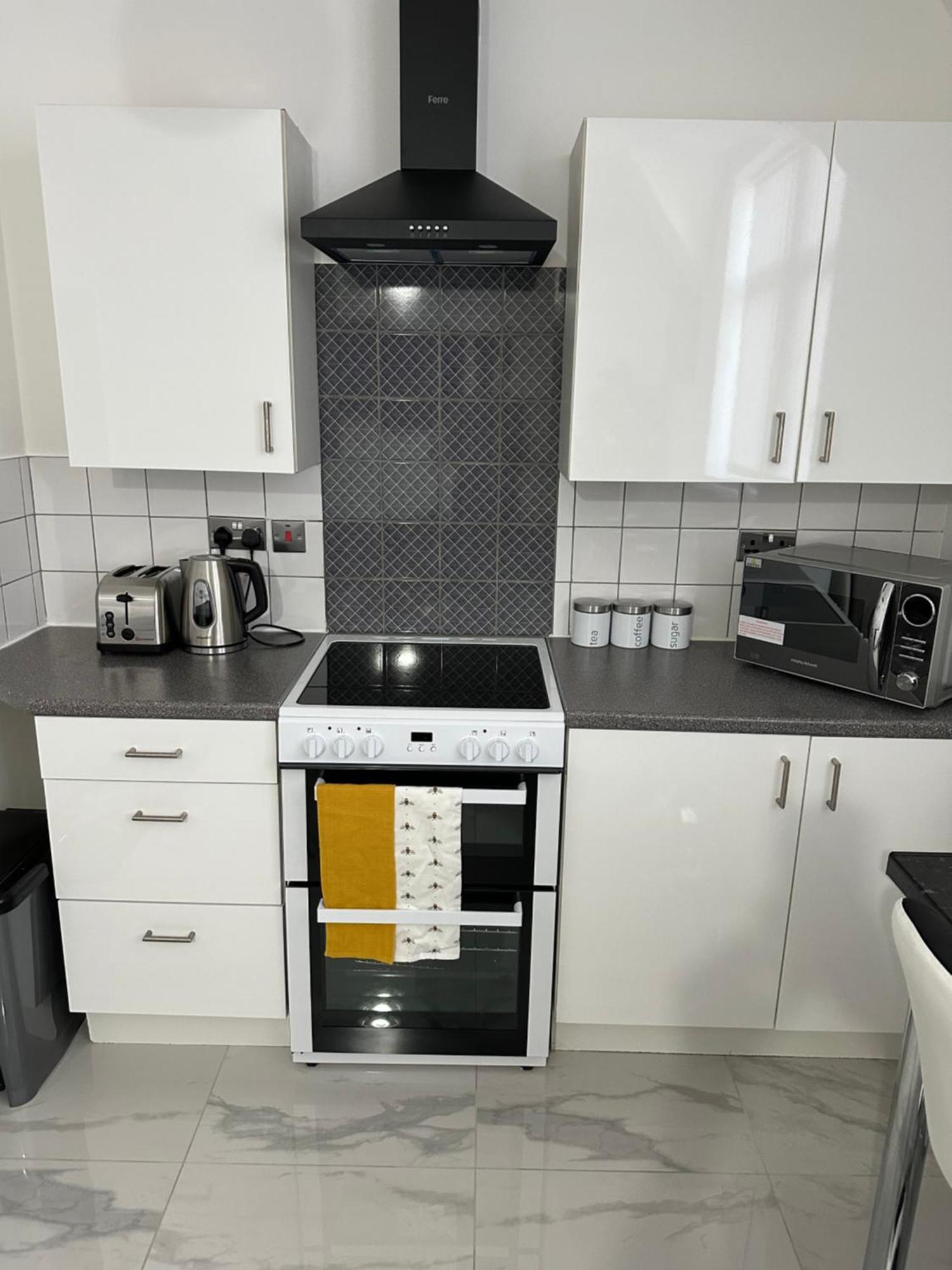 Lovely 2 Bedroom In Close To Centre And Stadium #1 Apartment