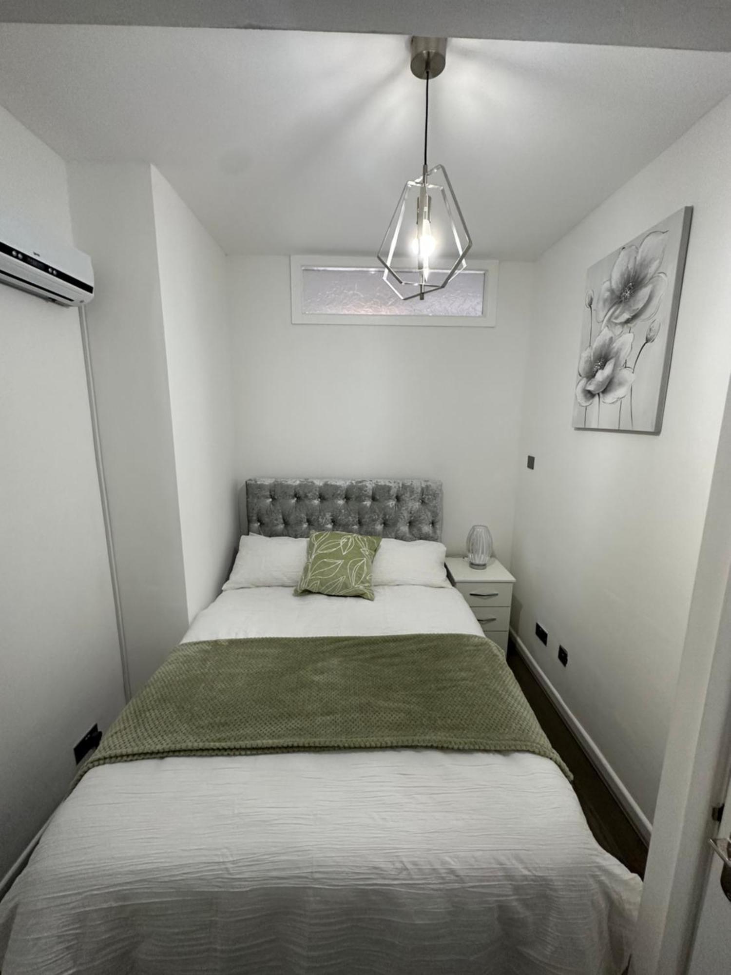 Apartment Lovely 2 Bedroom In Close To Centre And Stadium #1 *