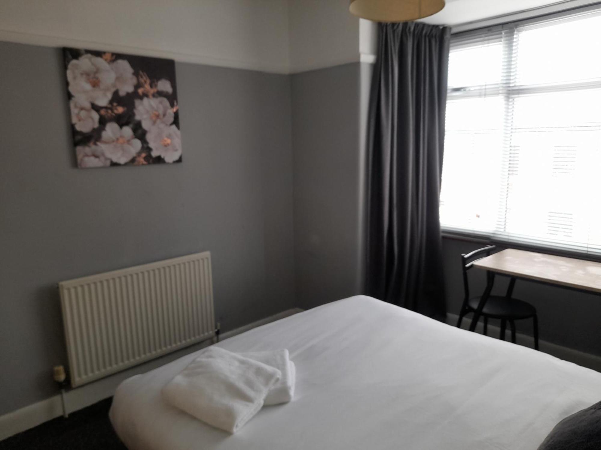 Bright 4-bed House 15 Min To Centre