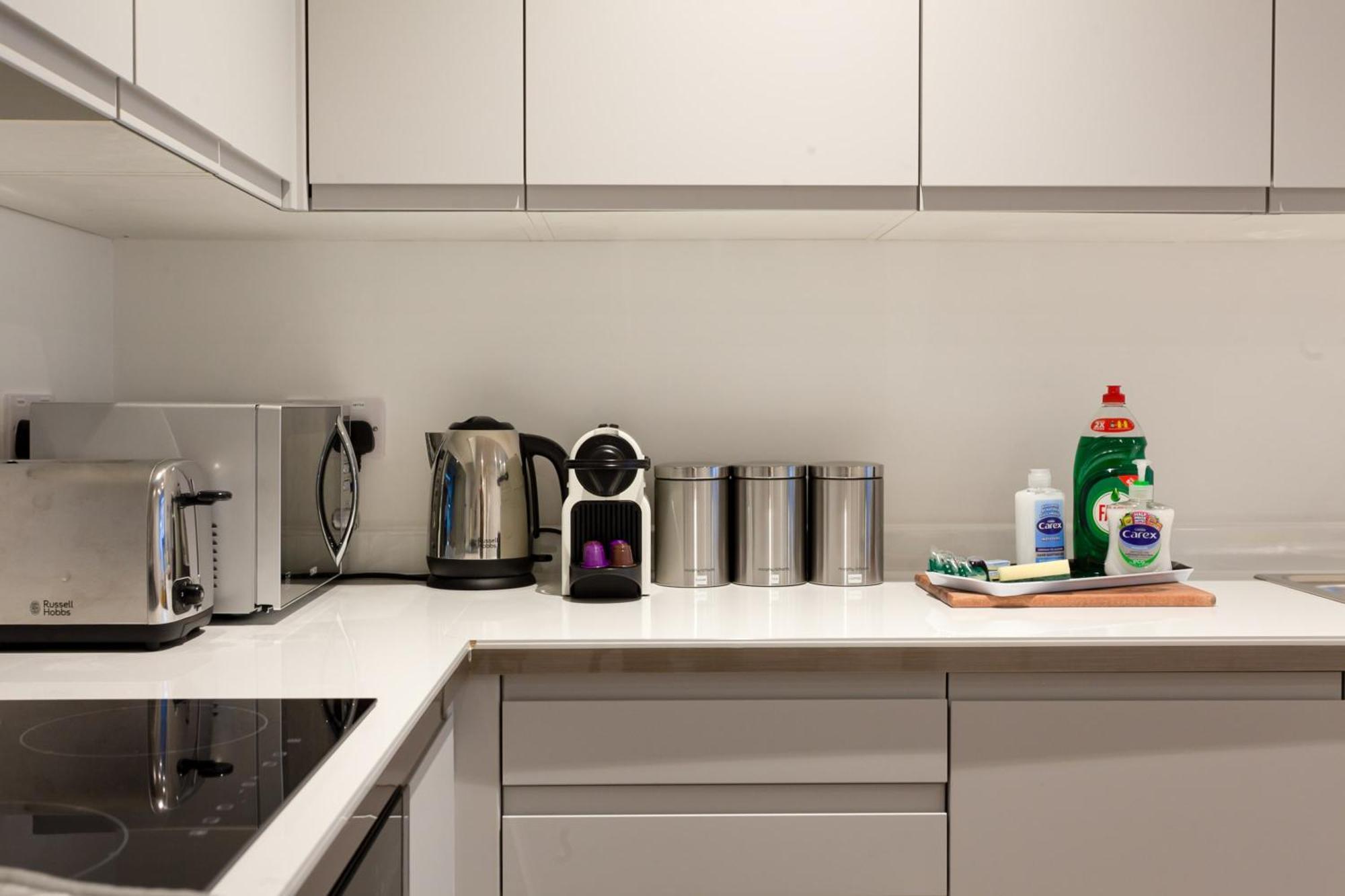 Contemporary 1 Bedroom In Centre Apartment *