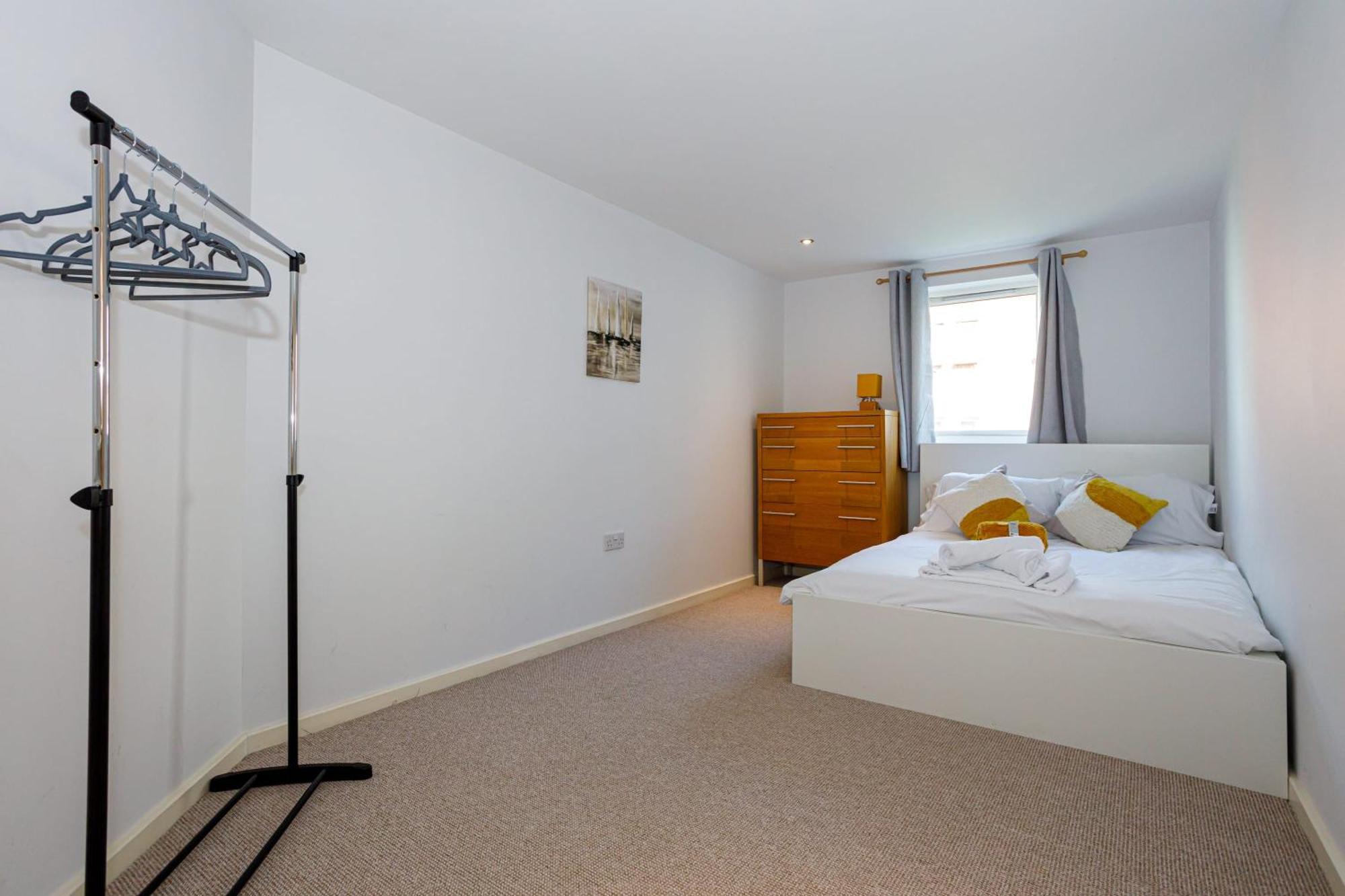Lovely 2 Bed 2 Bathroom *