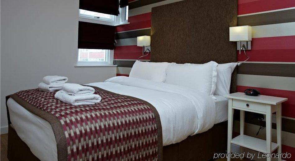 Aparthotel High Street Townhouse 4*