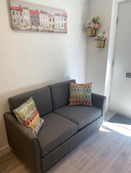 Private Entrance 1 Bed Salford - Perfect Location For Concerts, Rhs Gardens, Centre And Salford Quays *
