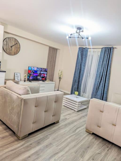A Superb 2 Bed, 2 Bathroom In Centre Free Parking *