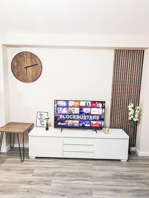 A Superb 2 Bed, 2 Bathroom In Centre Free Parking * Manchester
