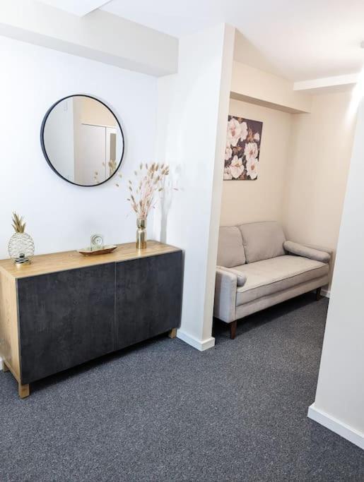 Apartment A Superb 2 Bed, 2 Bathroom In Centre Free Parking *