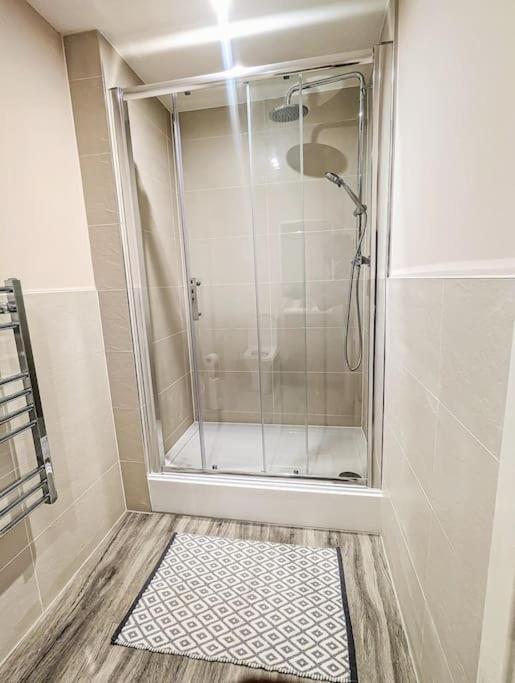 A Superb 2 Bed, 2 Bathroom In Centre Free Parking Apartment Manchester