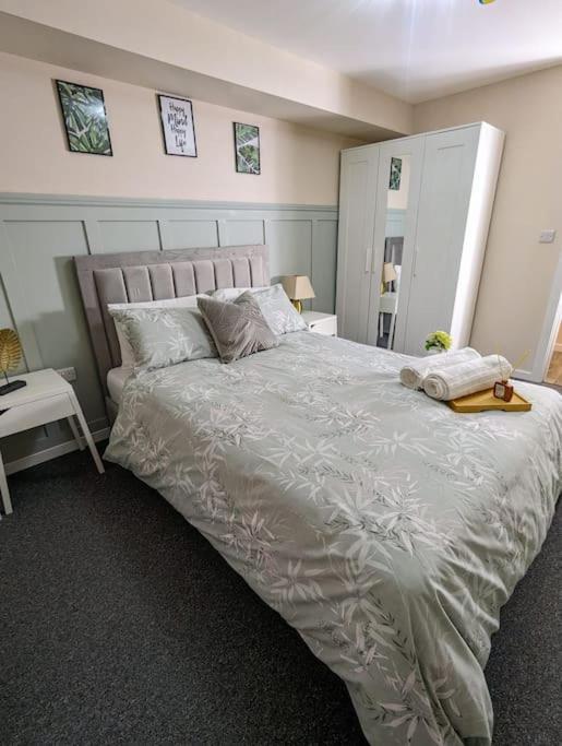 A Superb 2 Bed, 2 Bathroom In Centre Free Parking Apartment
