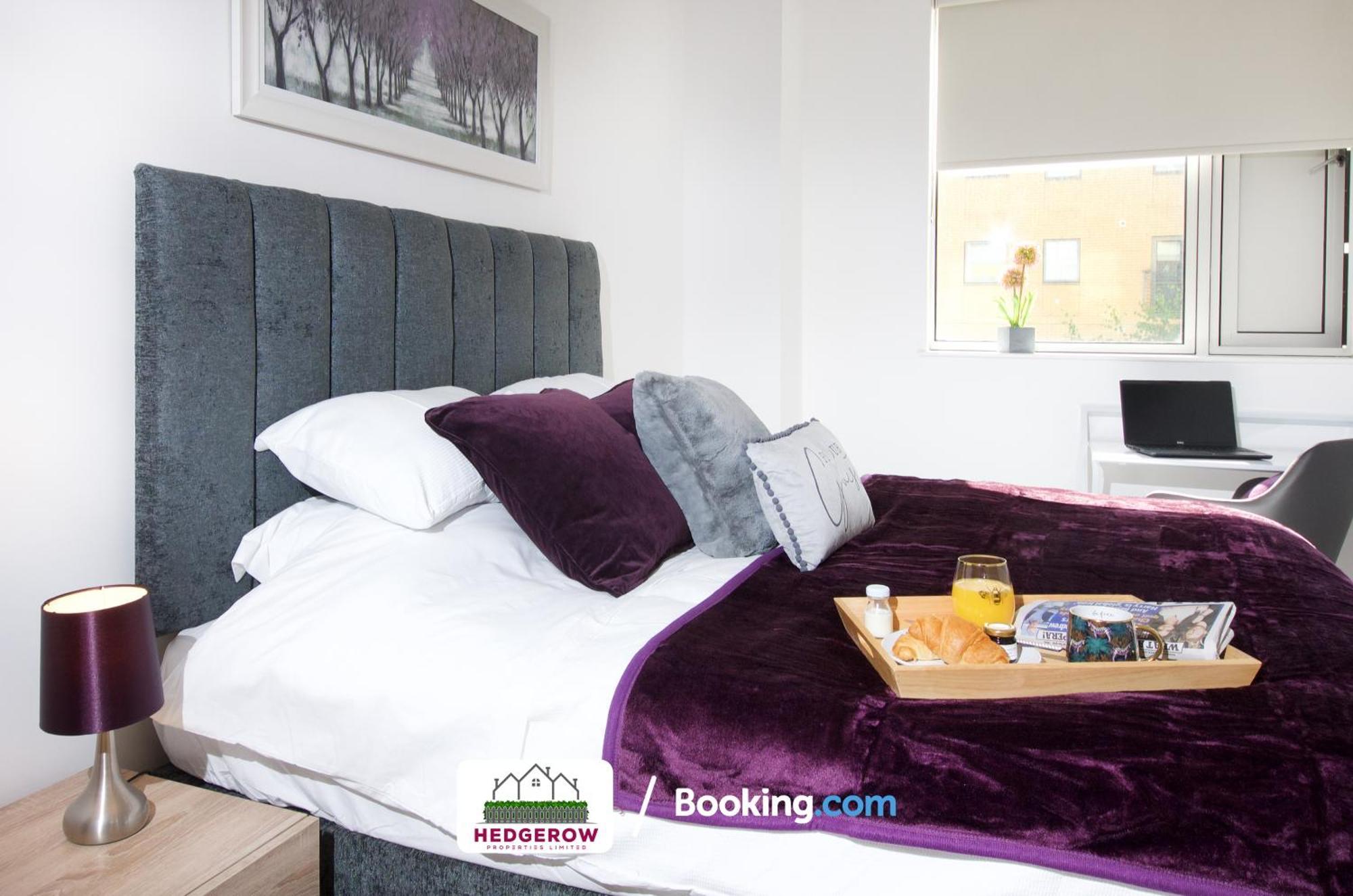 Hedgerow City: Modern 2-bed For Contractors *