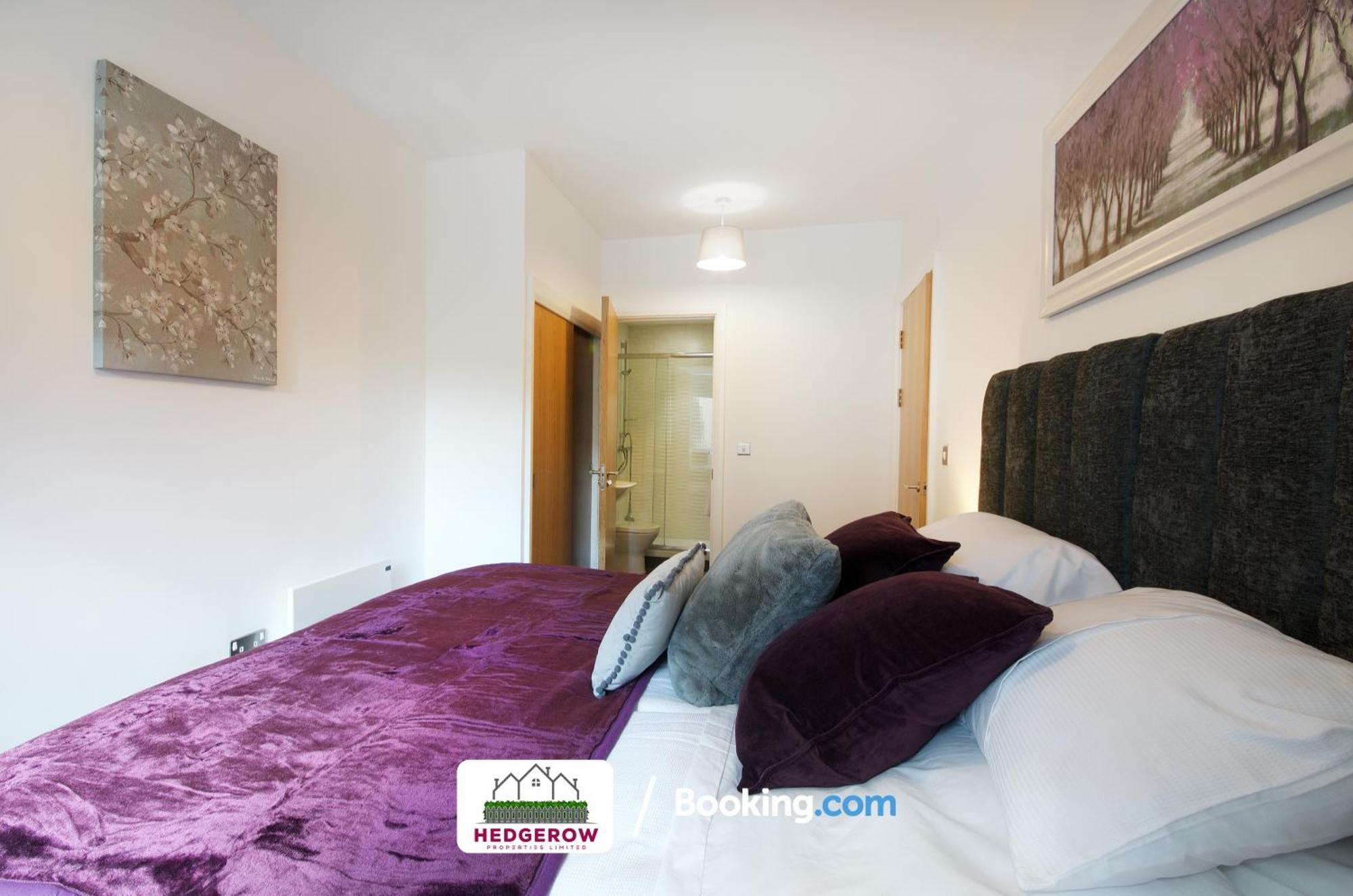 Hedgerow City: Modern 2-bed For Contractors * Manchester