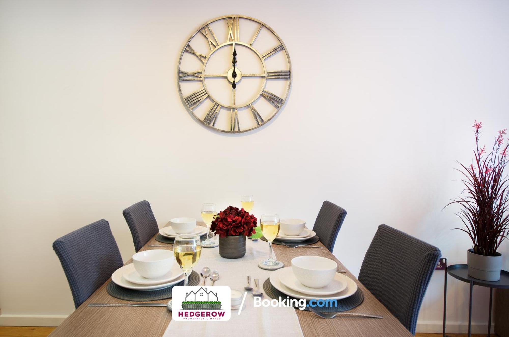 Apartment Hedgerow City: Modern 2-bed For Contractors