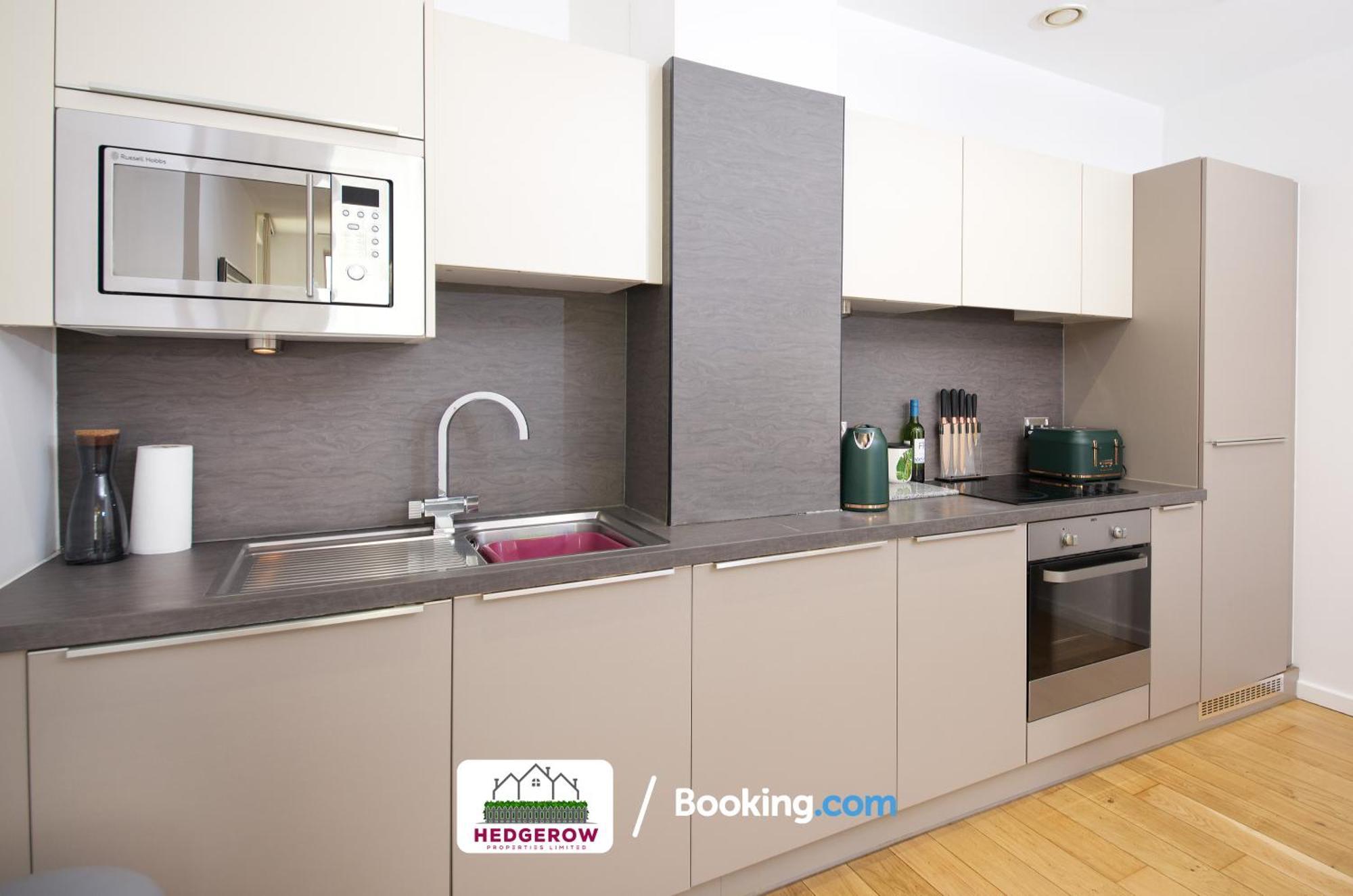 Hedgerow City: Modern 2-bed For Contractors Manchester