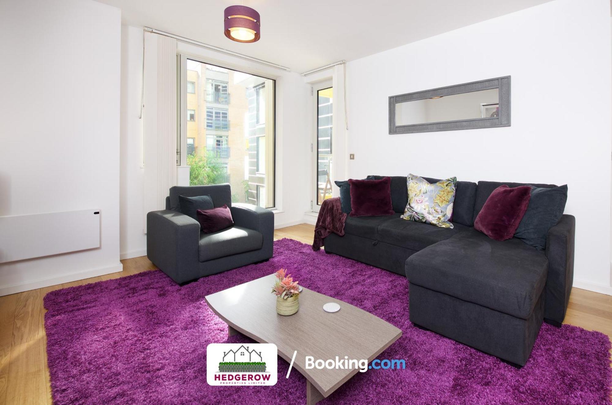 Hedgerow City: Modern 2-bed For Contractors Apartment