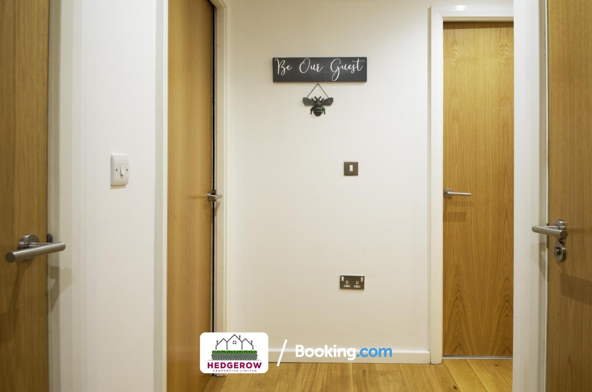 Hedgerow City: Modern 2-bed For Contractors Manchester