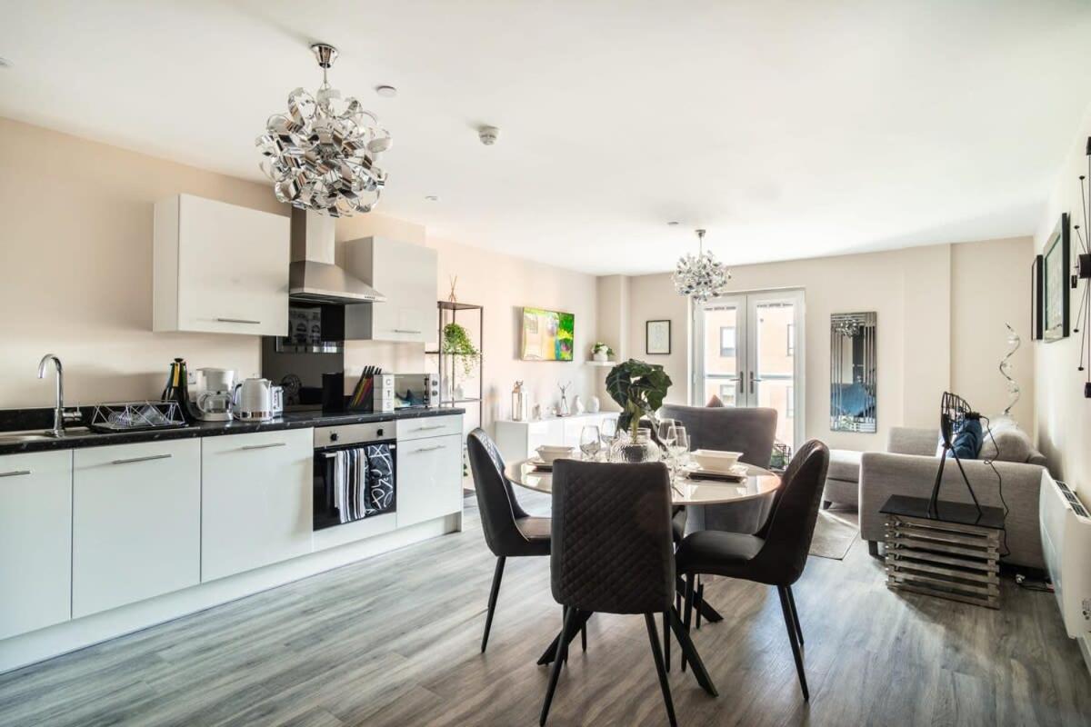 Spacious & Bright 2 Bed In *
