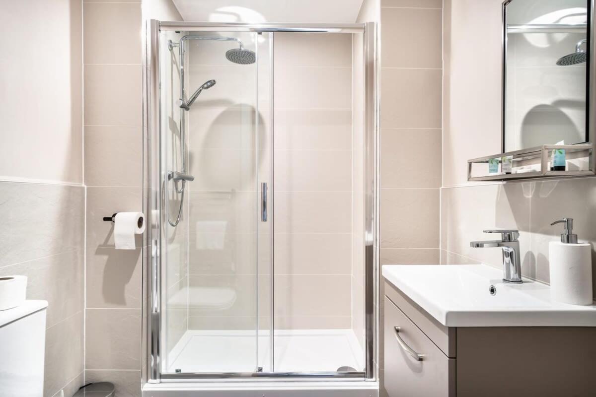 Spacious & Bright 2 Bed In Manchester