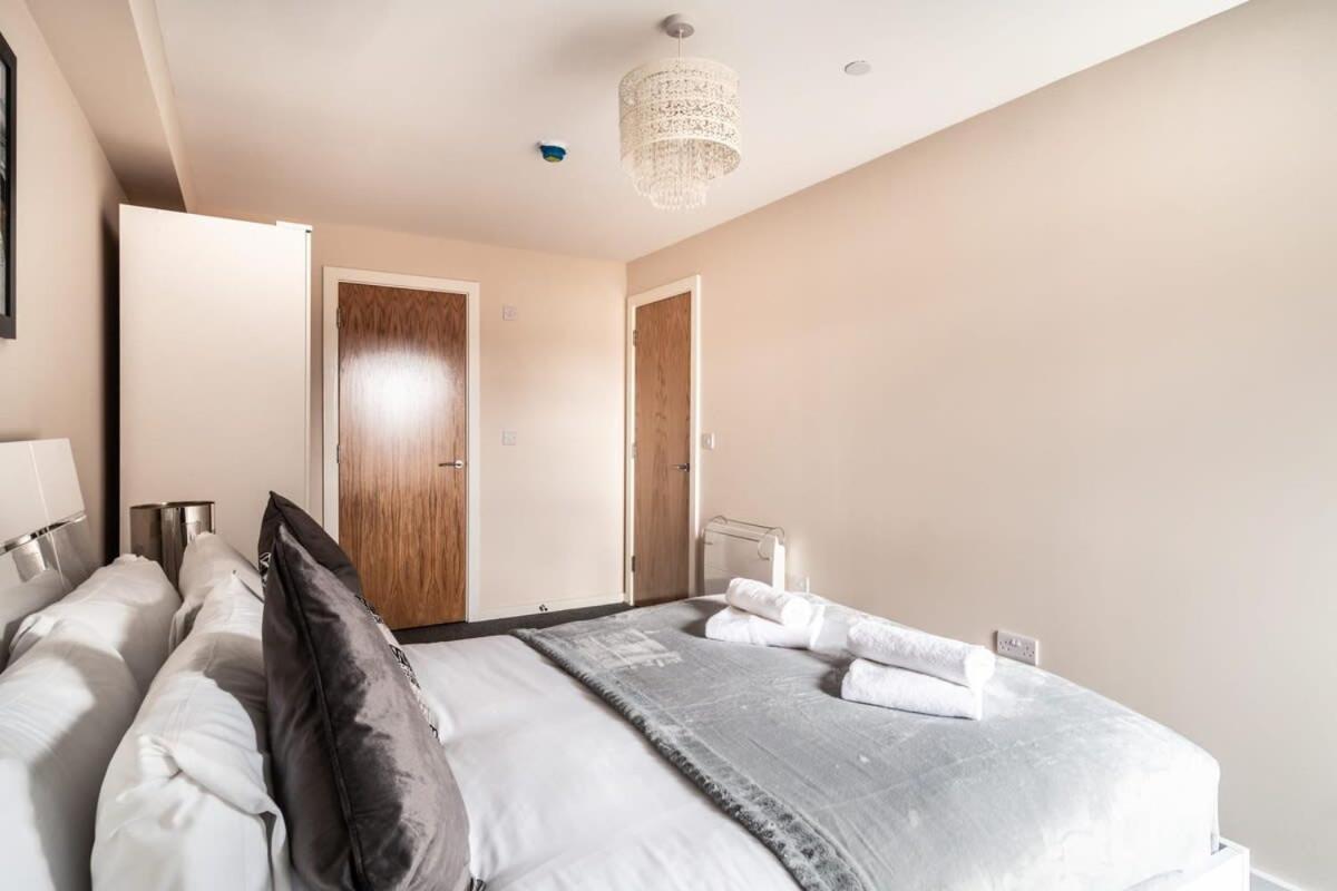 Spacious & Bright 2 Bed In Apartment