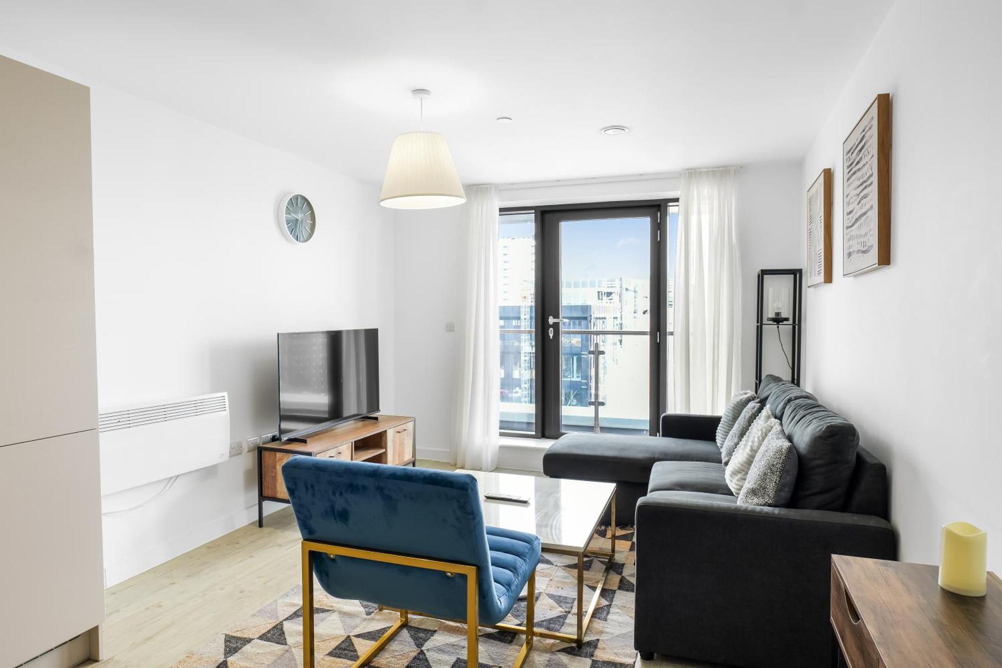 Apartment High Rise 2 Bedroom & 2 Bath With Parking, Balcony & Amazing View