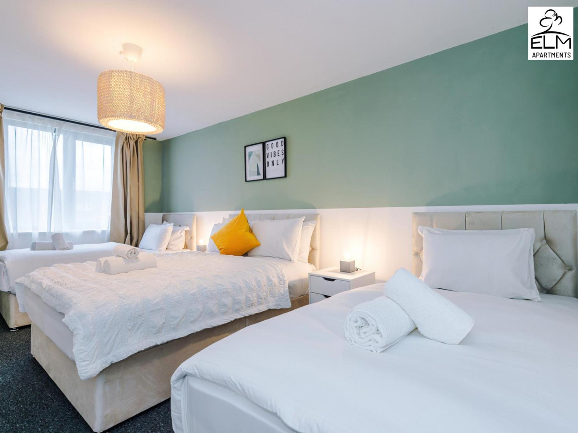 Elm , Collection Of Available Near Media , Free Parking * Manchester