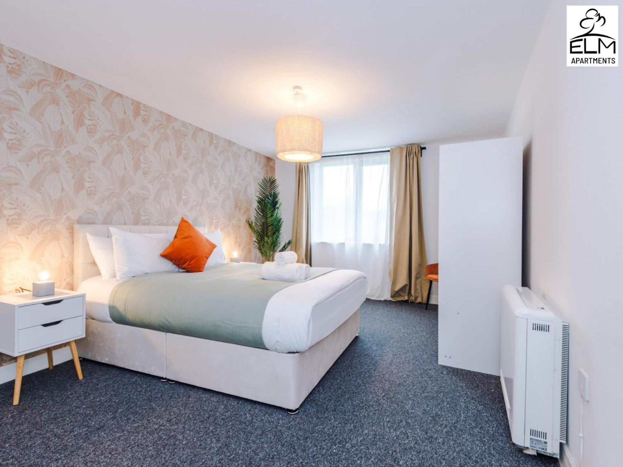 Elm , Collection Of Available Near Media , Free Parking Apartment Manchester