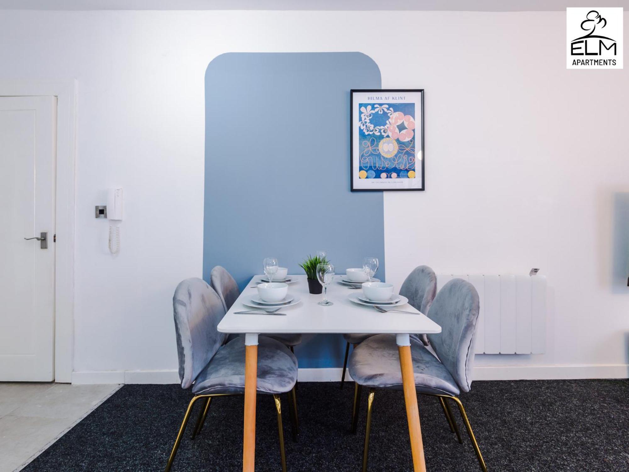Elm , Collection Of Available Near Media , Free Parking Apartment