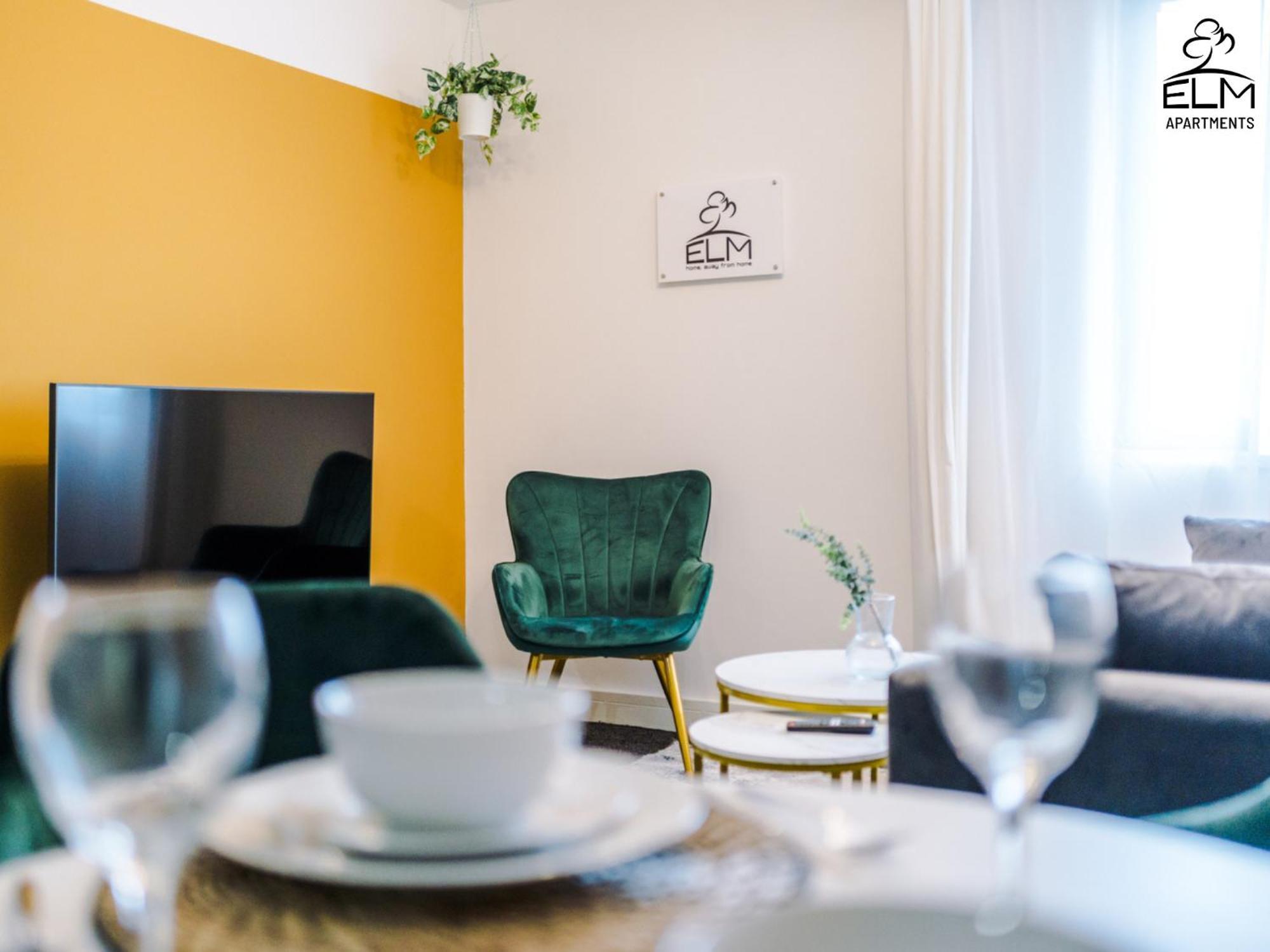 Elm , Collection Of Available Near Media , Free Parking Apartment *