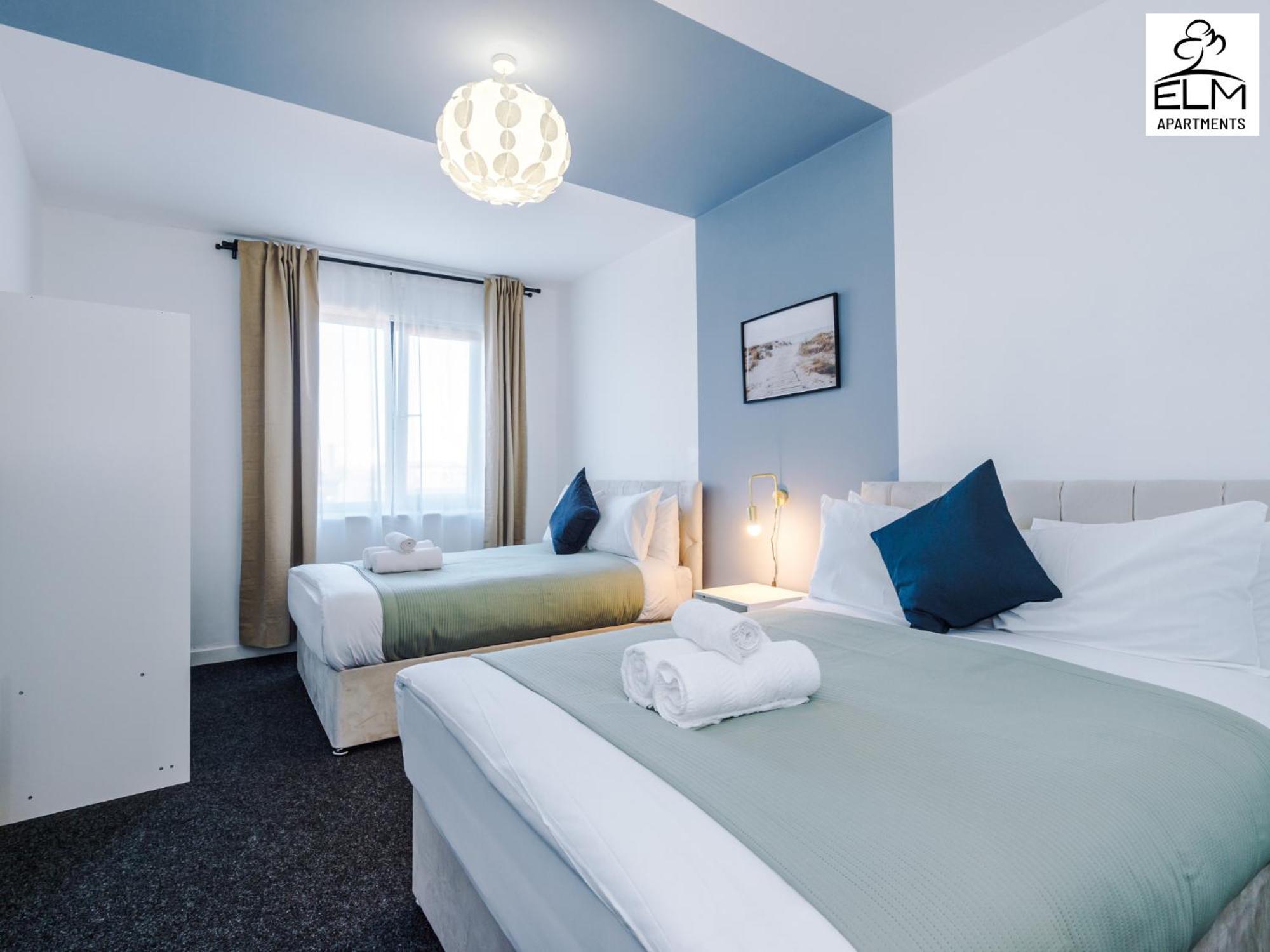 Elm , Collection Of Available Near Media , Free Parking * Manchester