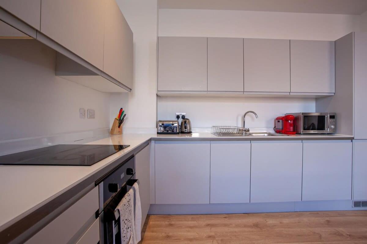 Stunning 1 Bed Flat 5min Walk To Victoria Station Apartment Manchester