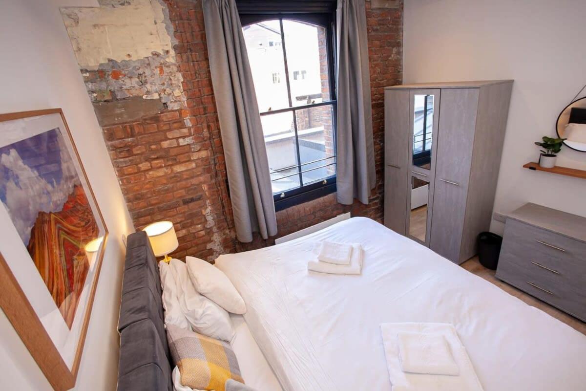 Stunning 1 Bed Flat 5min Walk To Victoria Station * Manchester